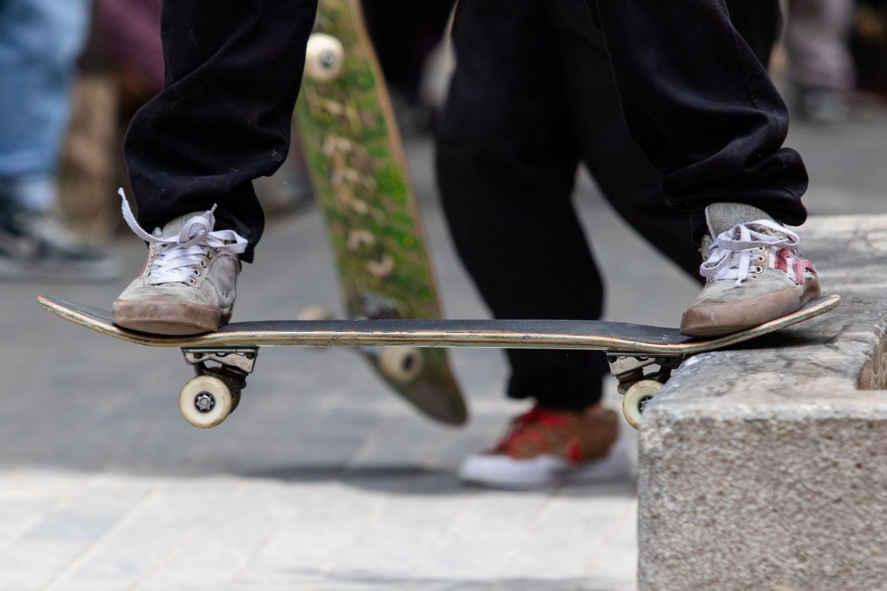 “pa’ Que Se Te Quite Flaco” Así Fue La Agresión De Un Policía A Un Joven Patinador En Los