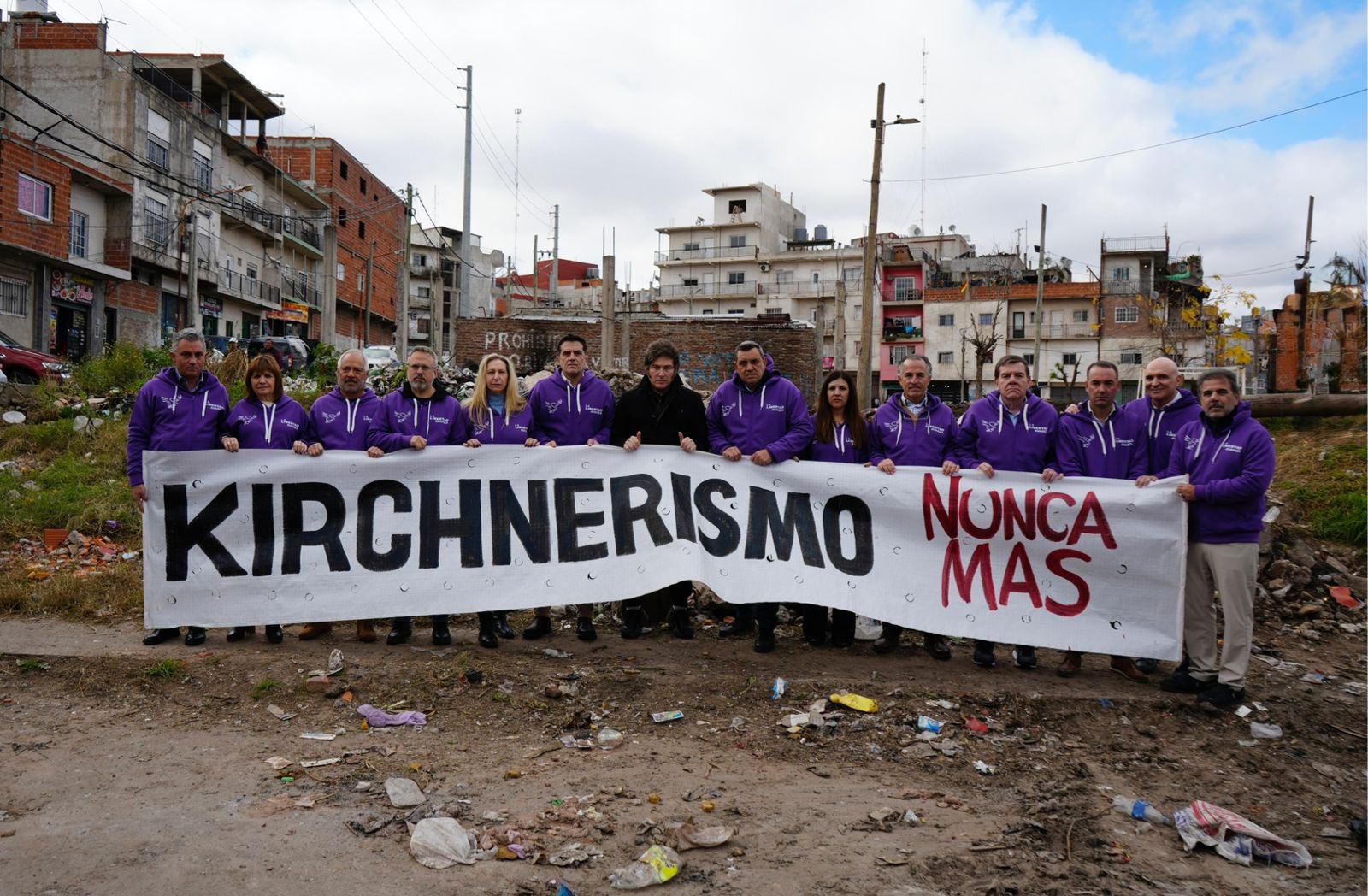 Milei inauguró la campaña bonaerense con una foto en La Matanza junto a sus candidatos