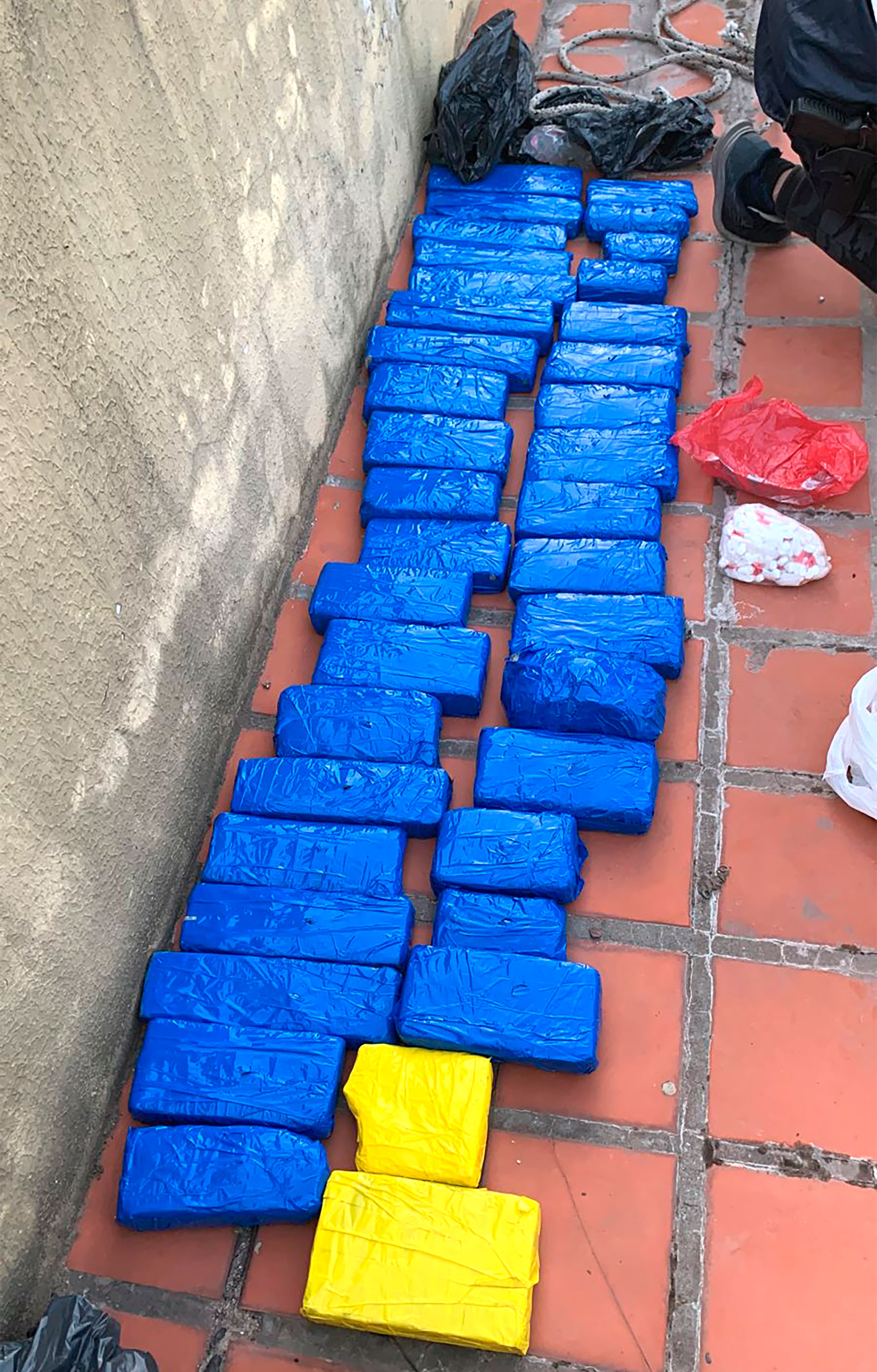 Al menos once detenidos en los procedimientos.