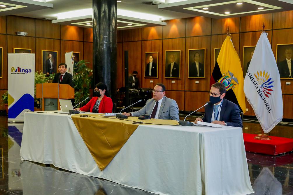 Funcionarios de la Asamblea Nacional de Ecuador