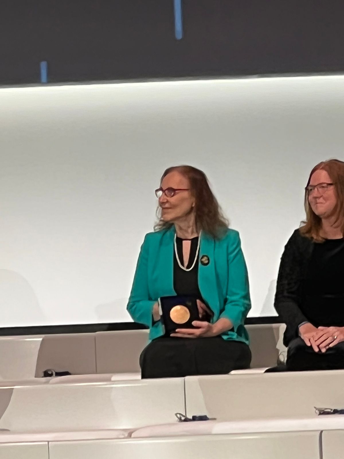 Alicia Dickenstein premio 2021 L´Óreal Unesco en la categoría Laureates por su sólida trayectoria en matemáticas . La pandemia demoró un año la entrega de su galardón