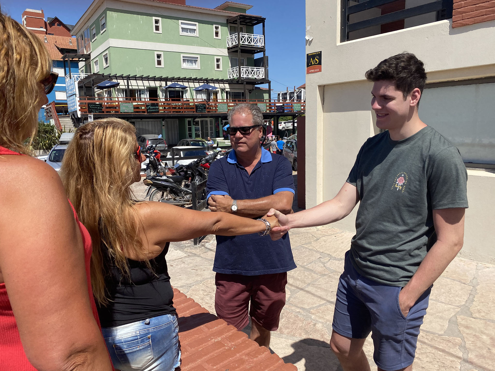 Pablo y José María Ventura Villa Gesell. Tras recuperar la libertad, la gente lo saludaba en la calle