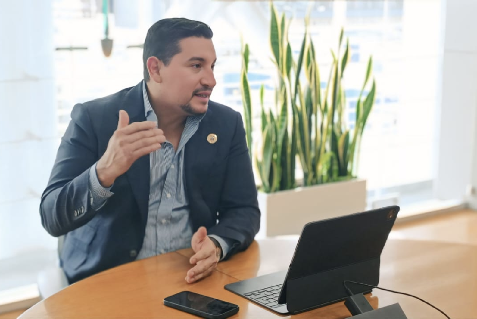 “Vamos a cobrar sí o sí”, la extorsión tras una inversión cripto que salió mal y terminó con tres detenidos