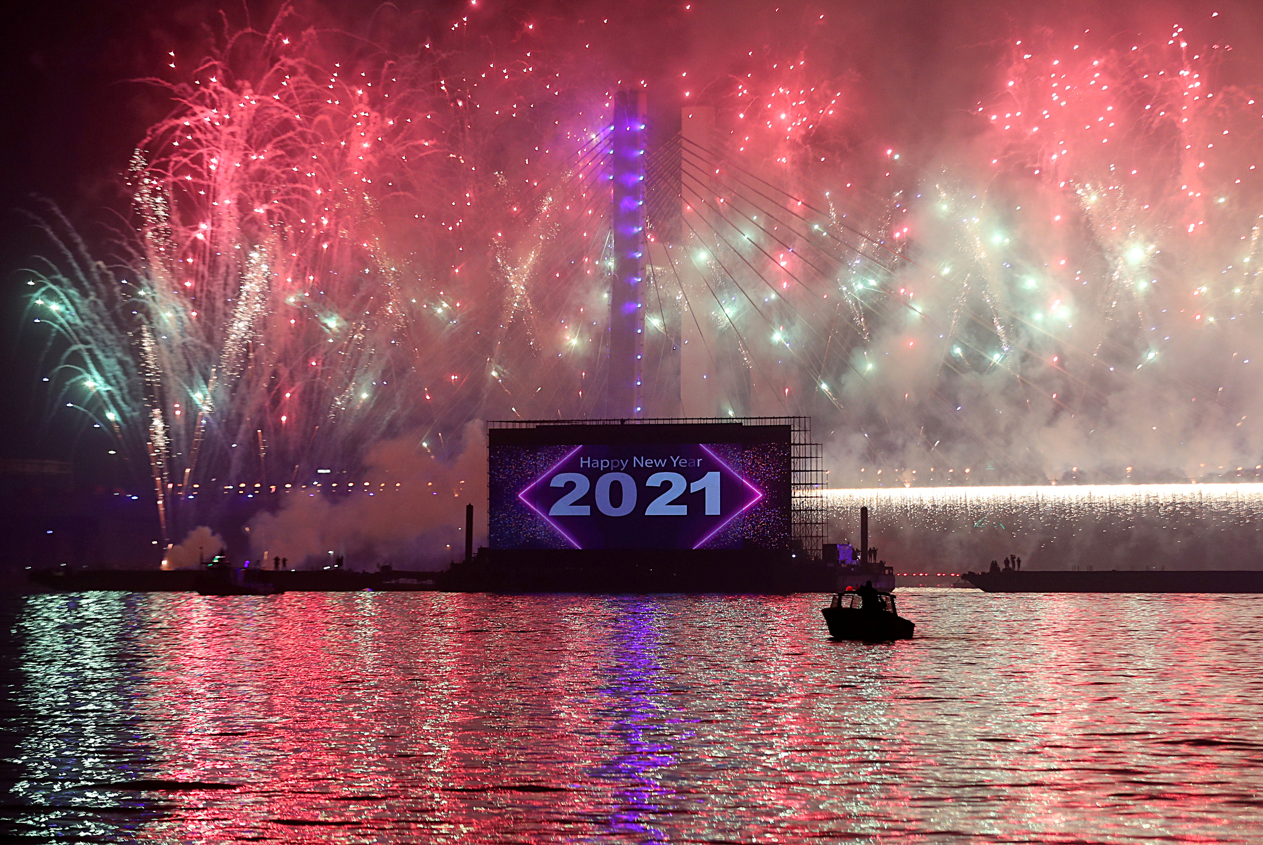 Fuegos artificiales en el Río Nilo, Egipt (REUTERS/Mohamed Abd El Ghany)