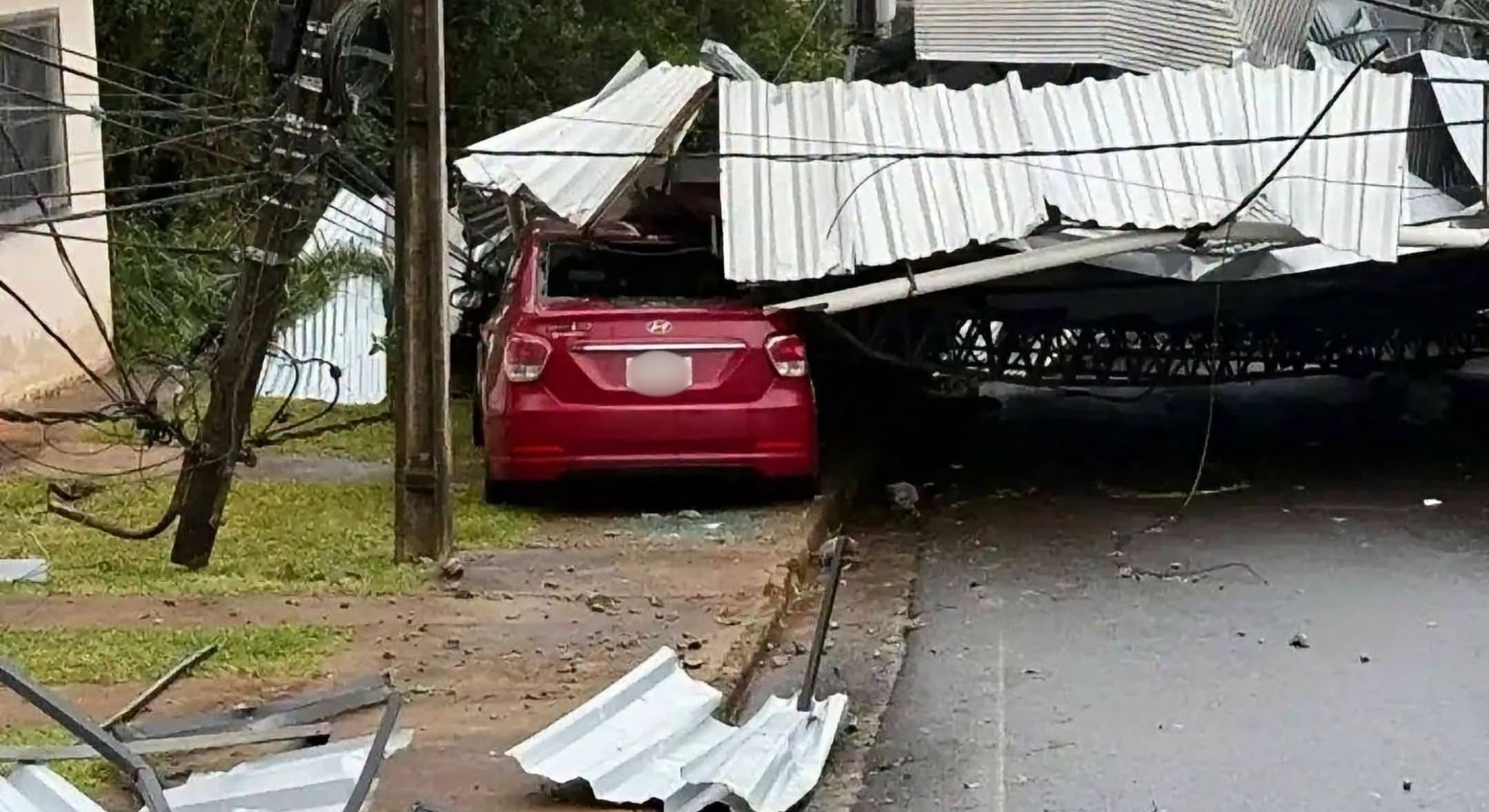 M&aacute;s de 100 familias fueron asistidas por el temporal que azot&oacute; a Misiones y seguir&aacute; activa la alerta por tormentas