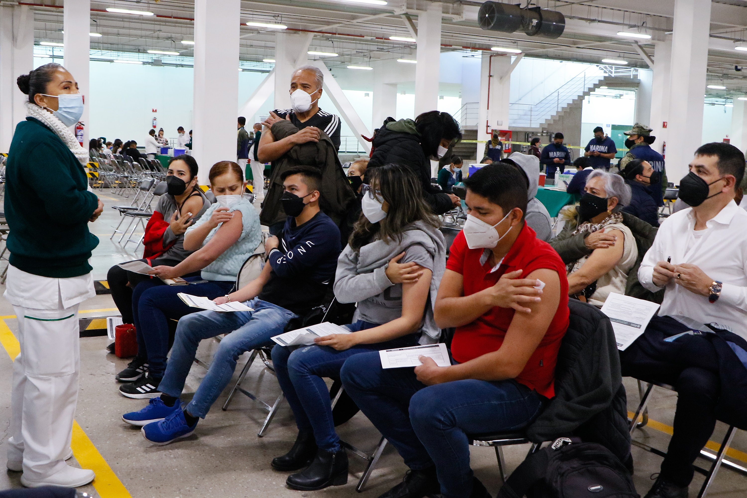 Hasta este lunes, el país ha registrado 3 millones 993 mil 464 contagios y 299 mil 581 defunciones (Foto: EFE/Gobierno de la Ciudad de México)