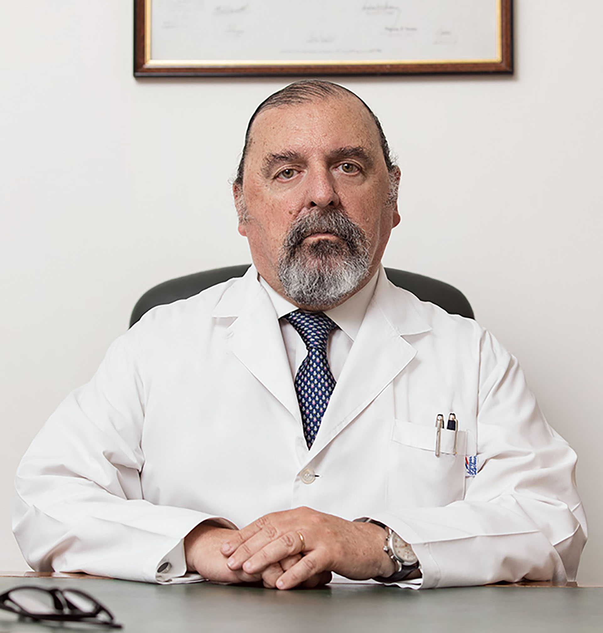 Ramiro Quintana es el primer autor del trabajo que recibió la distinción de la Academia Nacional de Medicina. Es ex vicepresidente de la Sociedad de Medicina Reproductiva, director de Quintana Salud Reproductiva, está a cargo del Departamento de Oncofertilidad de Procrearte y es ex director médico del IFER. 