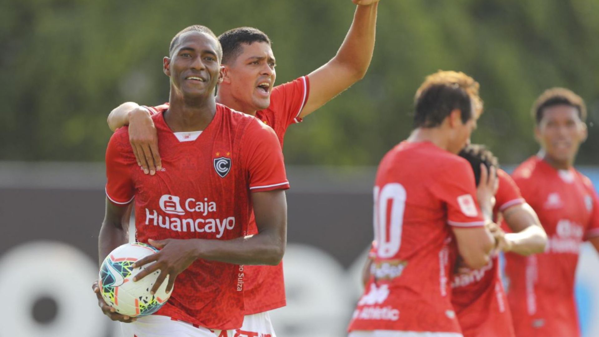 Abdiel Ayarza celebrando gol en el último Cienciano vs Cusco FC.