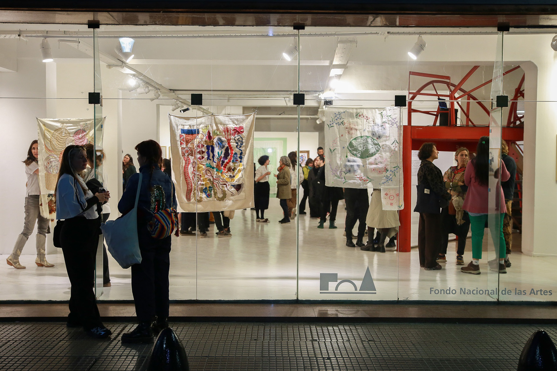 "Oda al Ñandutí": tres artistas y el viaje del tradicional encaje guaraní hacia lenguajes contemporáneos 