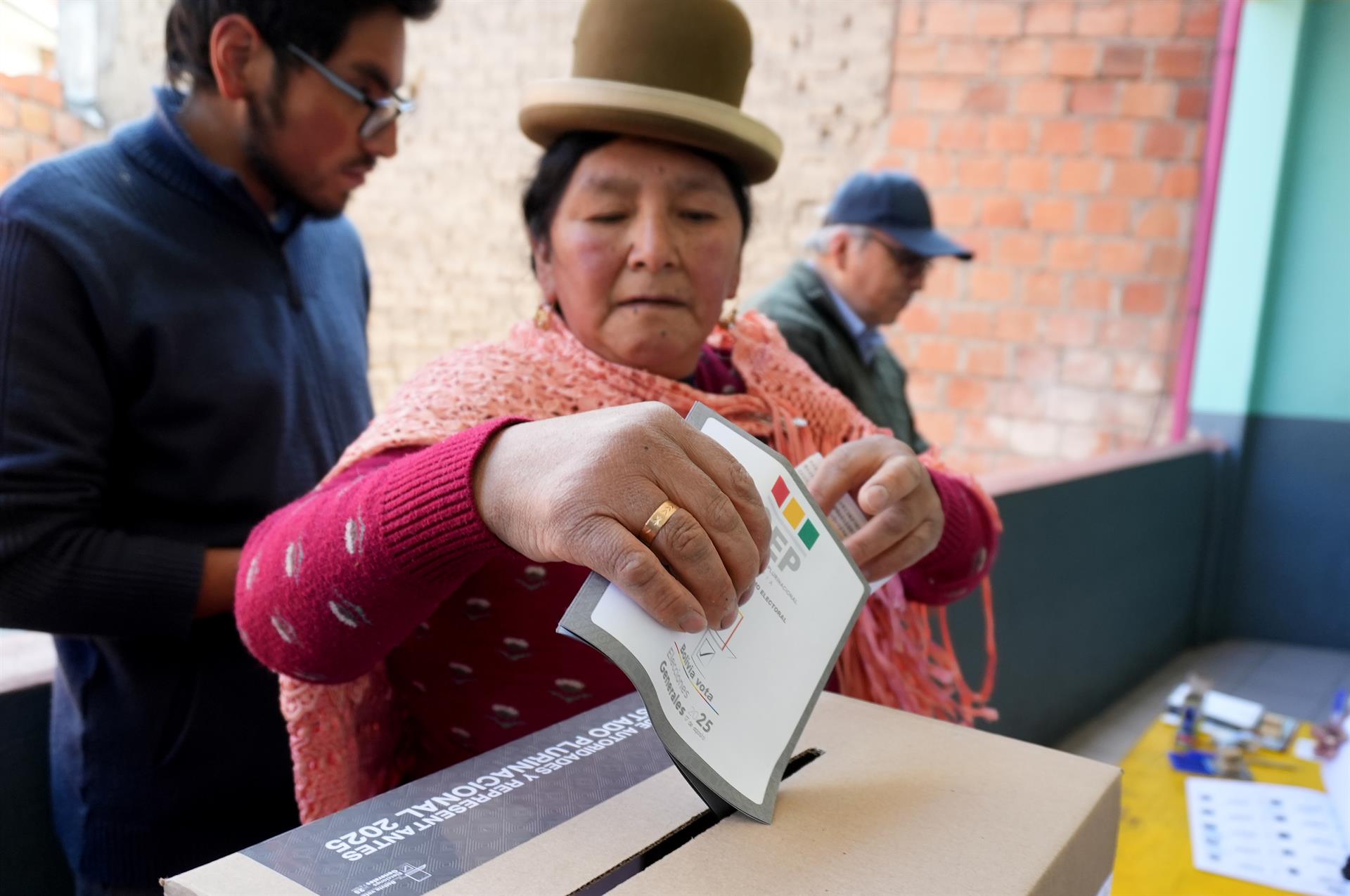 El balotaje en Bolivia contará con 19 misiones de observación electoral