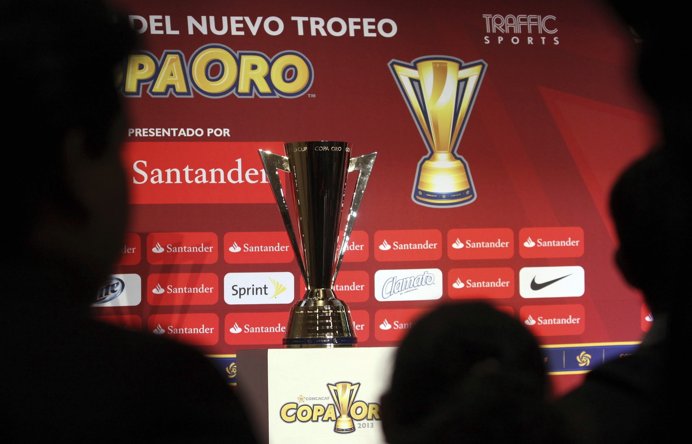 En la imagen un registro del trofeo de la Copa Oro de la Concacaf. EFE/Alex Cruz/Archivo
