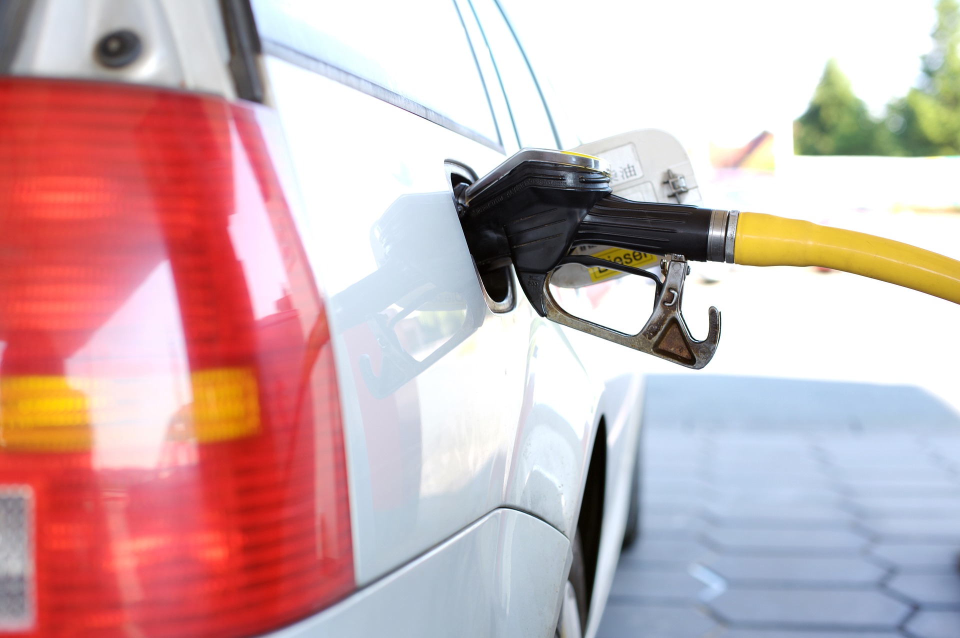 El precio de la gasolina corriente aumentará $400 por galón