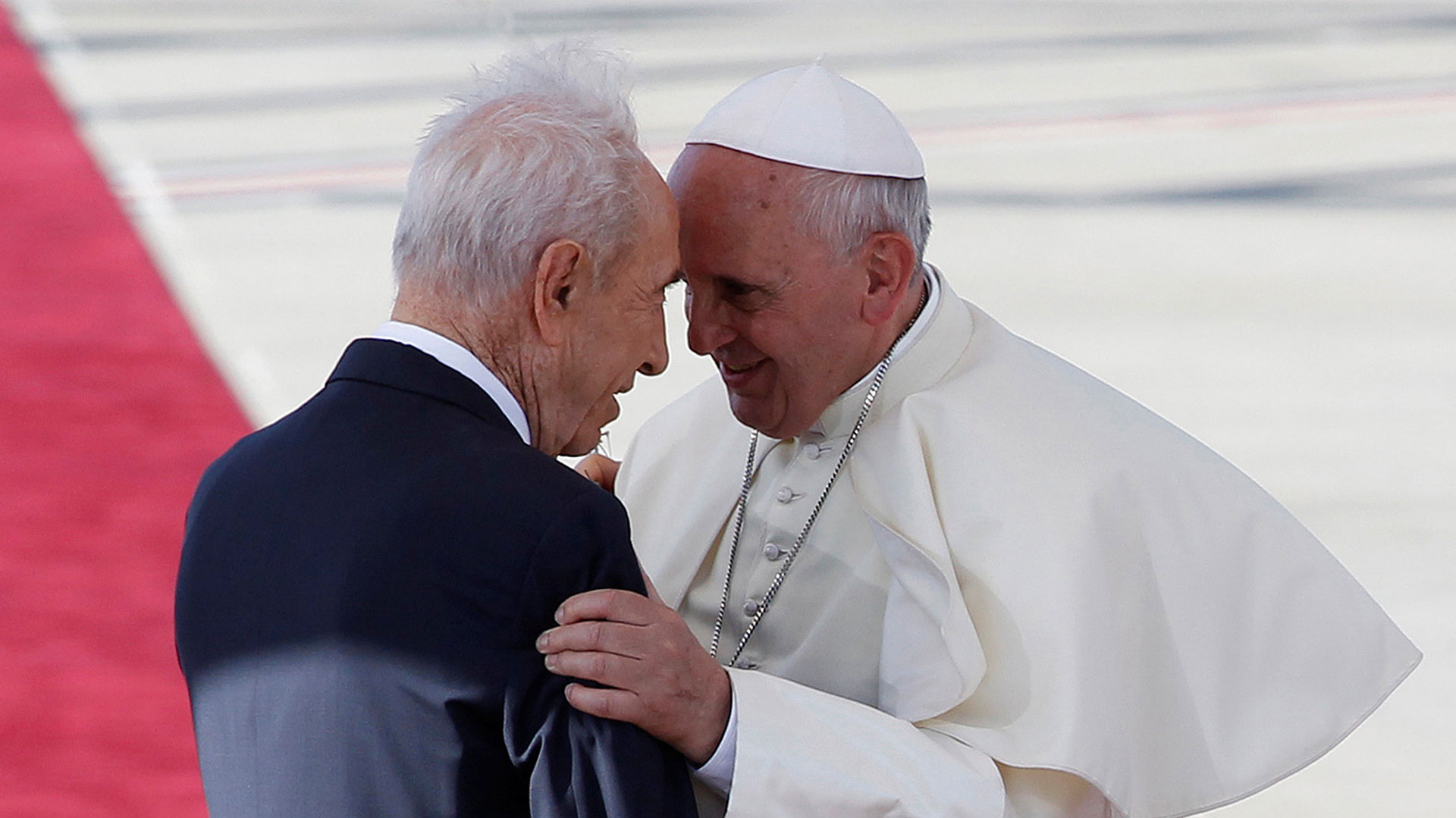 El ex presidente del Estado de Israel, Shimon Peres, junto al Papa Francisco