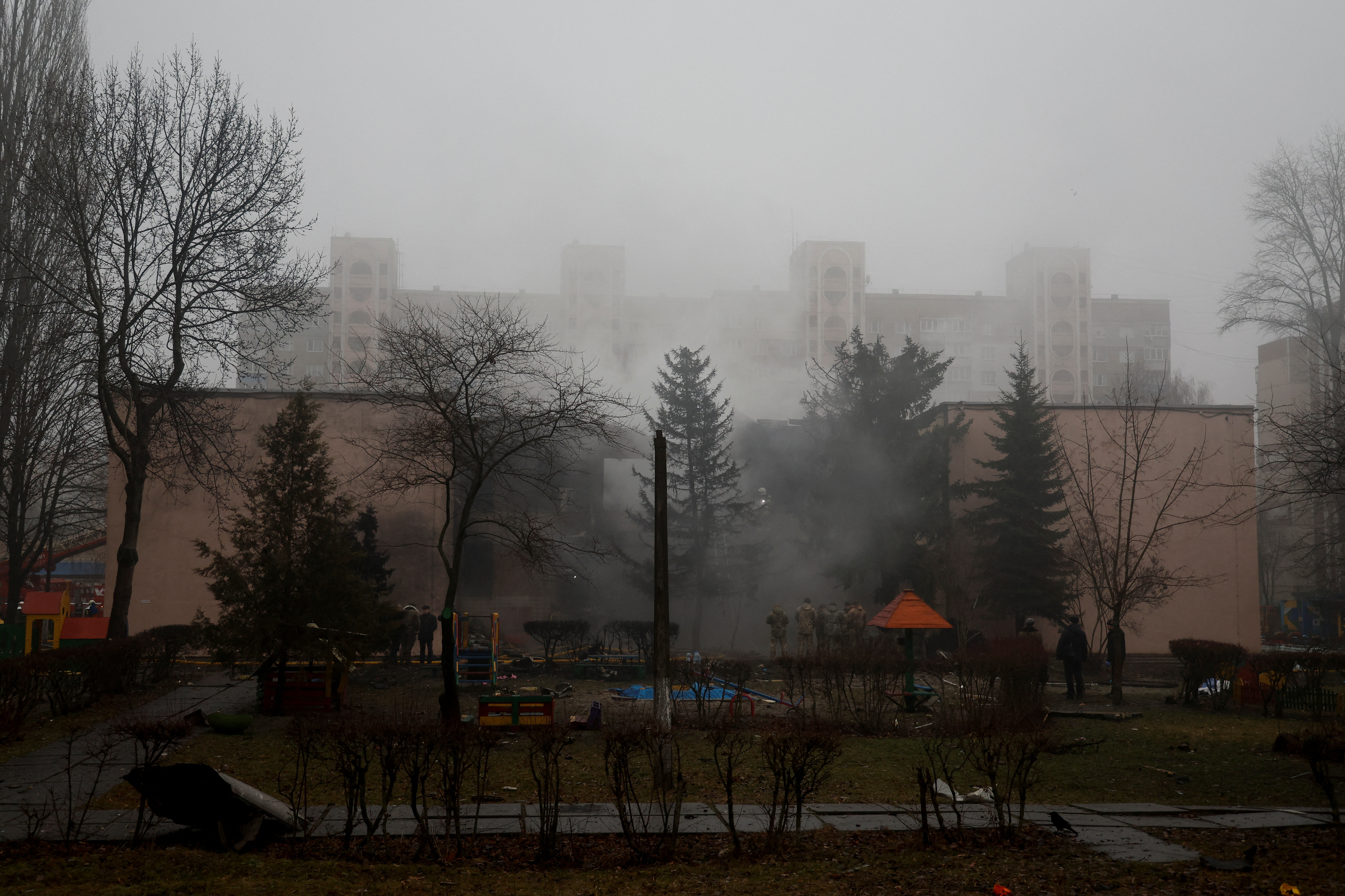 Helicopter crashes near kindergarten in Kiev: at least 5 injured  (Reuters)