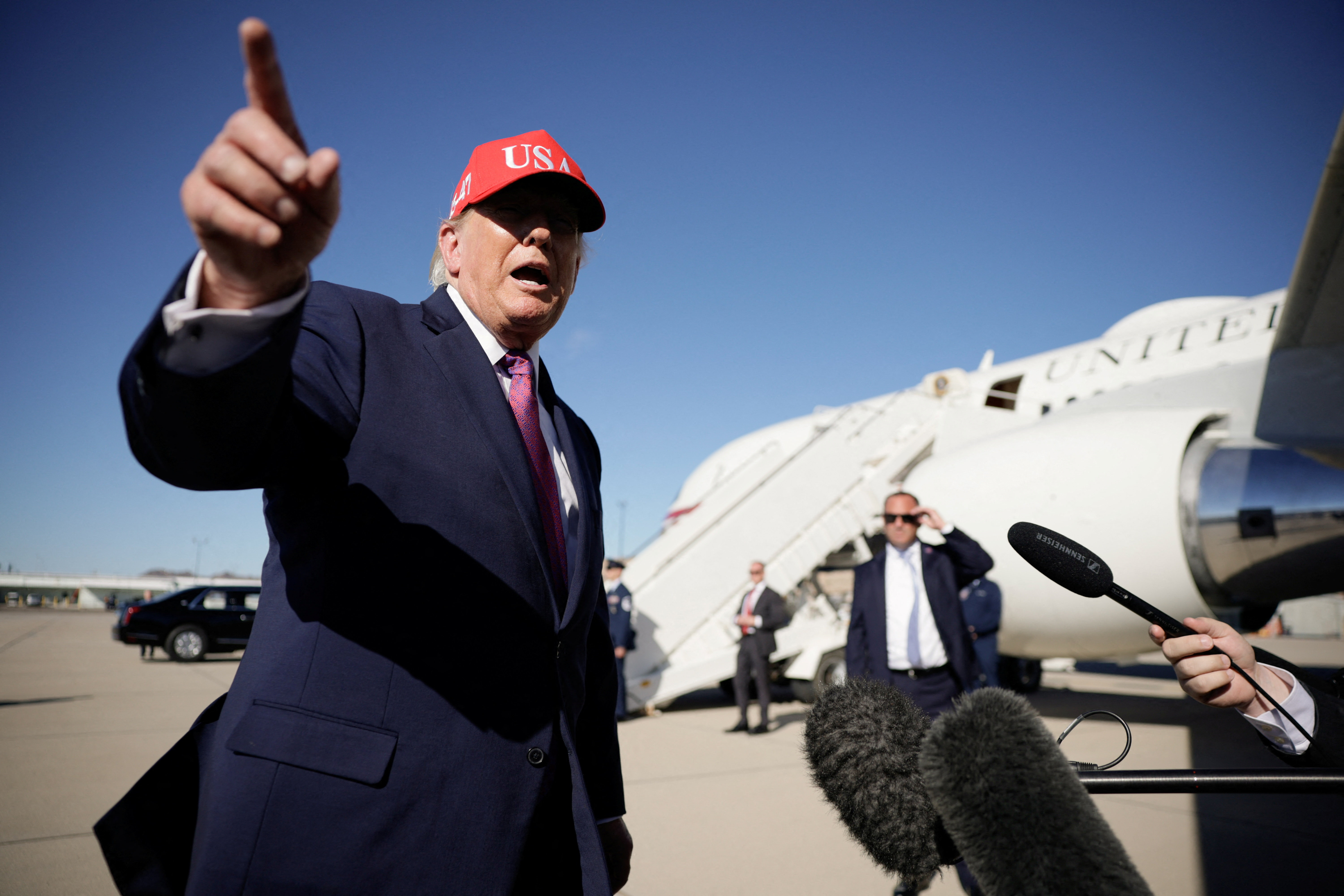 Donald Trump le dese&oacute; una pronta recuperaci&oacute;n al papa Le&oacute;n XIV: "El pron&oacute;stico parece bueno"