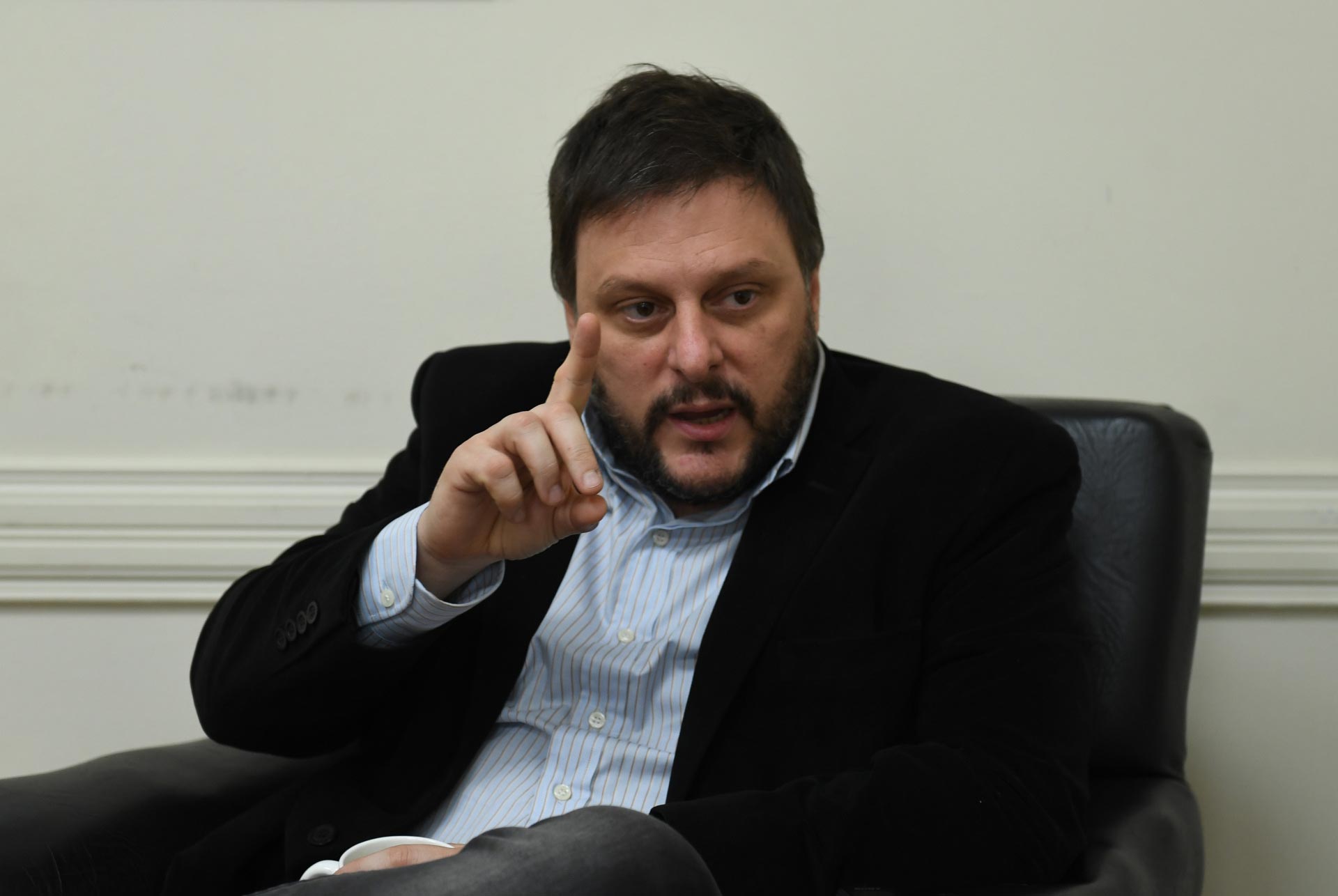 Leandro Santoro también rechazó la reelección de intendentes: “Las personas son importantes pero no determinantes”