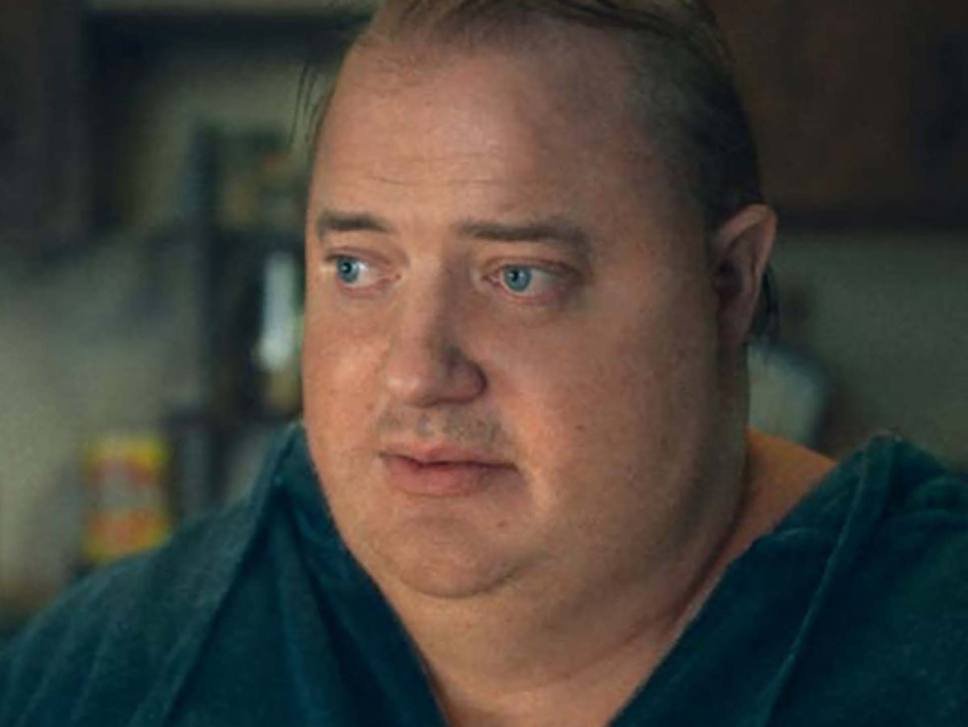 Brendan Fraser caracterizado como un profesor de literatura de 270 kilos de peso en la película The Whale de Darren Aronofsky