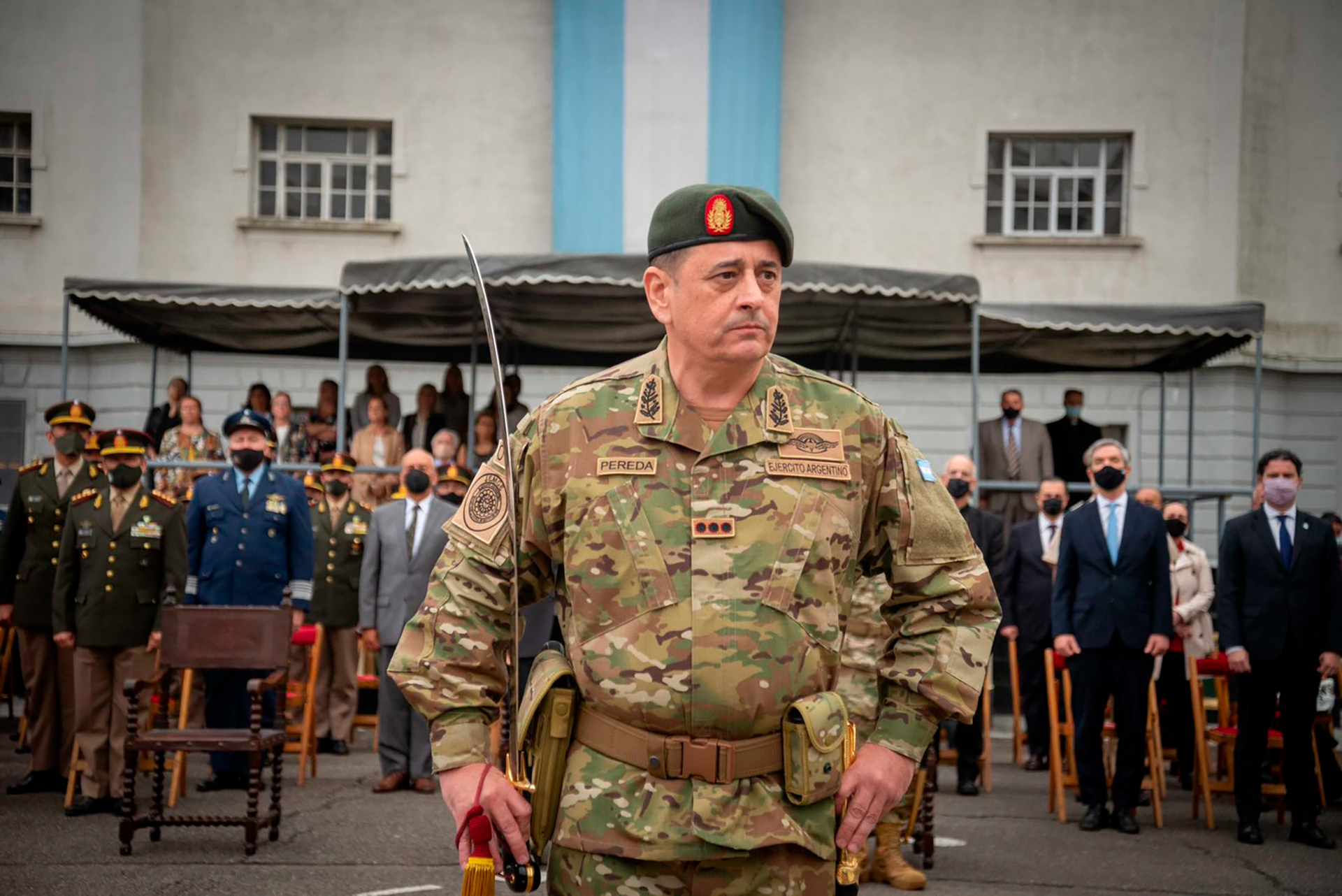 El Gobierno oficializó el ascenso de rango de Guillermo Pereda, jefe del Ejército, junto a otros doscientos militares