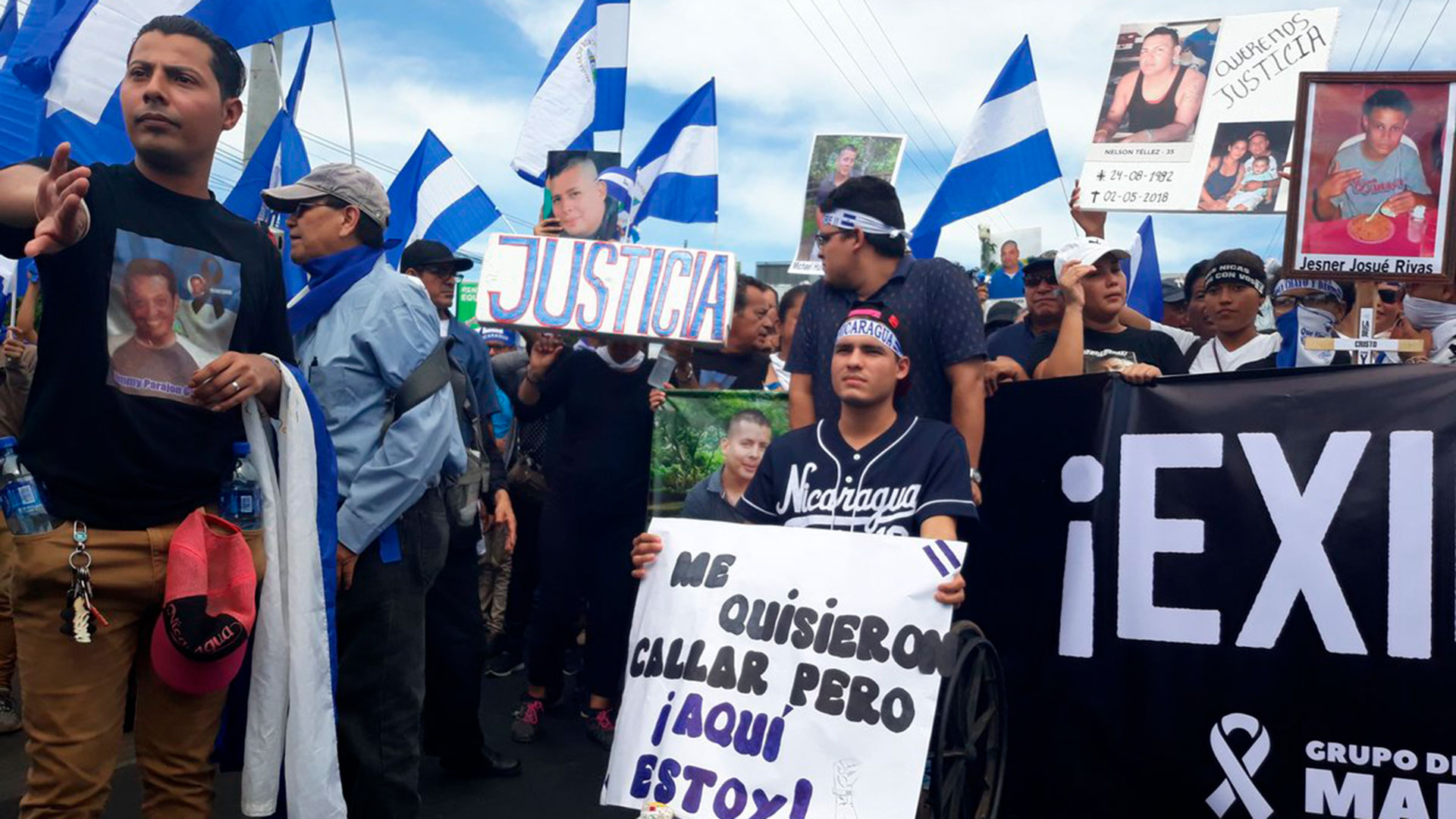 Días después de que salió del hospital, Enoc López asistió a una protesta en silla de ruedas. Foto: La Prensa