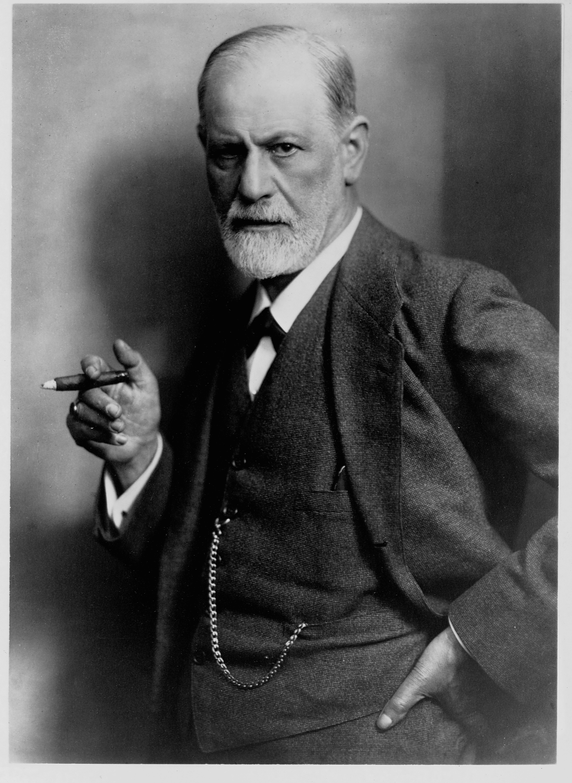 De tanto fumar puros, unos veinte por día, en 1923 Freud tuvo la terrible noticia: cáncer de paladar y mandíbula. El 20 de abril de ese año le hicieron la primera cirugía para extirparlo (Library of Congress/Corbis/VCG via Getty Images)