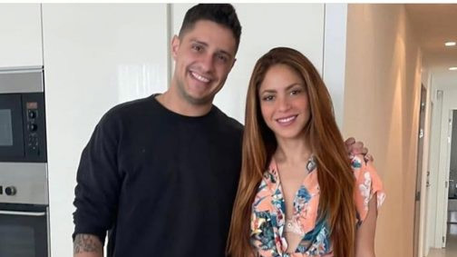 Esta foto del chef y la cantante fue publicada por una cuenta de fans de Shakira en Facebook