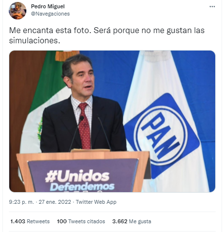 El mandatario federal pidió mostrar la fotografía donde se ve al consejero presidente con la bancada blanquiazul (Foto: Twitter/@Navegaciones)