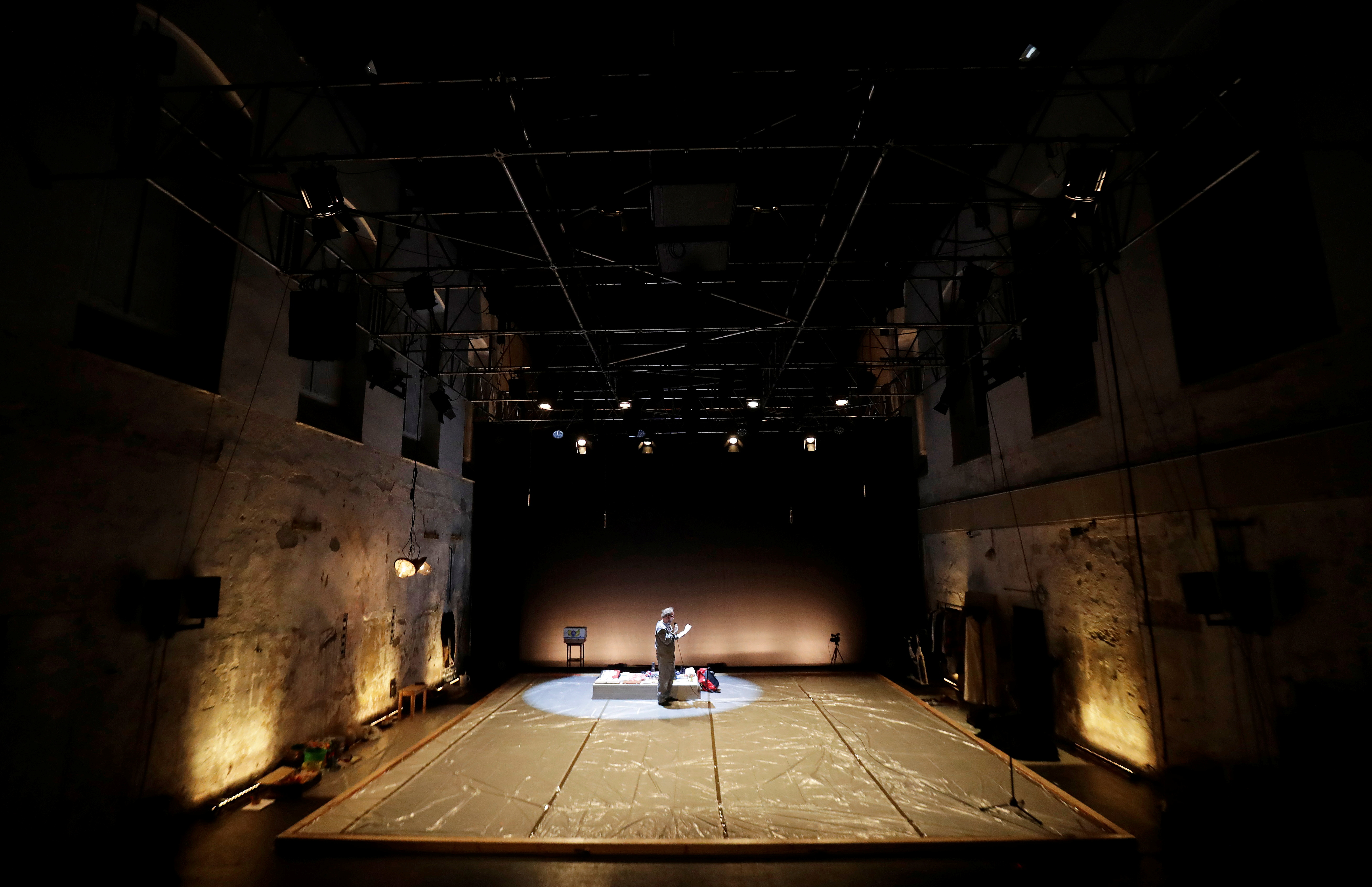 Una ley para defender a quienes educan y nos cuidan 