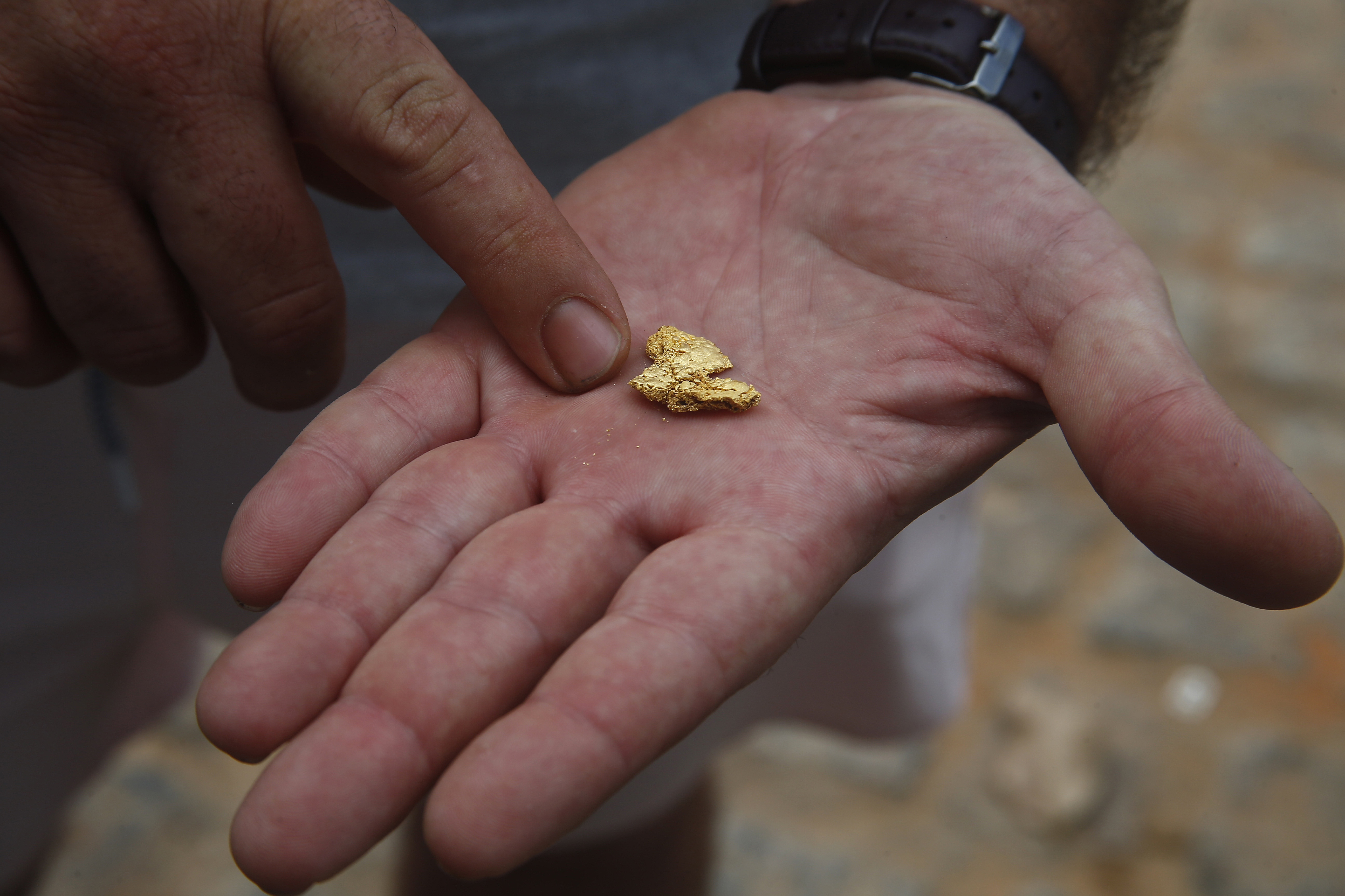 El 64 % de los colombianos considera que es necesario aumentar la exploración y producción de minerales para cumplir con las metas de la transición energética. (AP Foto/Edmar Barros, File)