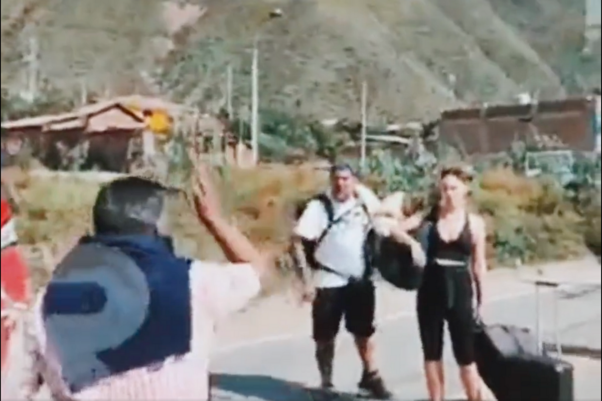 Paro en Cusco: se registra enfrentamiento con turistas extranjeros | VIDEO