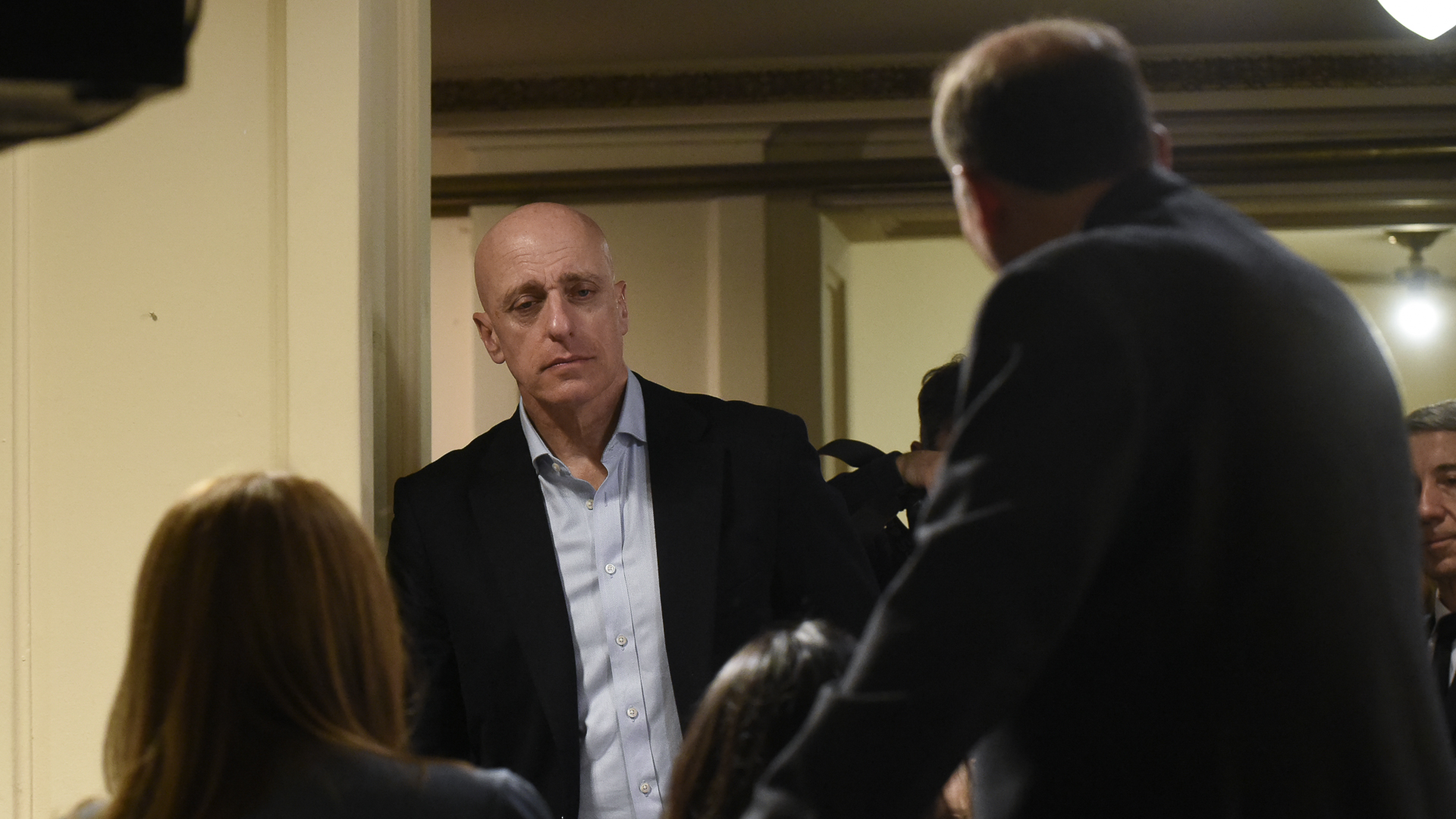 Carlos Pagni, quien estuvo a cargo del prólogo del libro de Nunzia Locatelli y Cintia Suárez. En la obra, también se investigaron las distintas hipótesis sobre las teorías conspirativas de la muerte de Albino Luciani, incluso la de una mafioso, Anthony Raimondi, que en 2019 aseguró haberlo envenenado