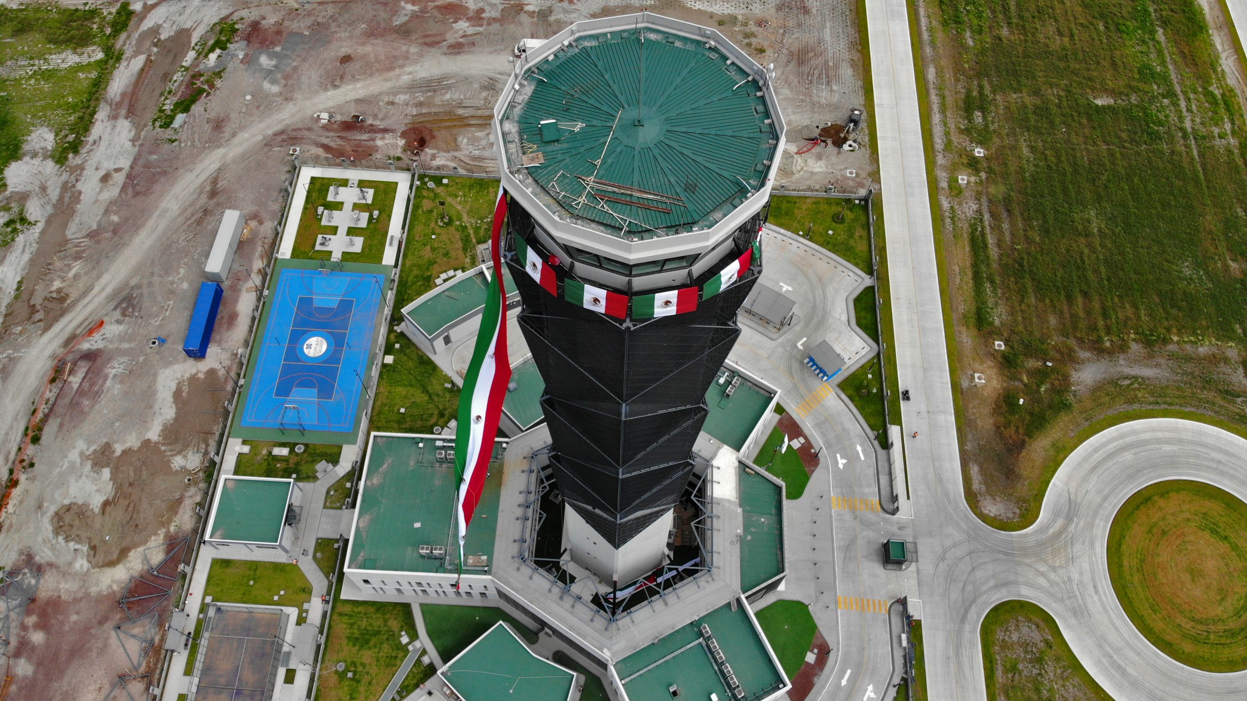 Torre de control en el Aeropuerto Internacional Felipe Ángeles (Foto: AIFA / Sedena)