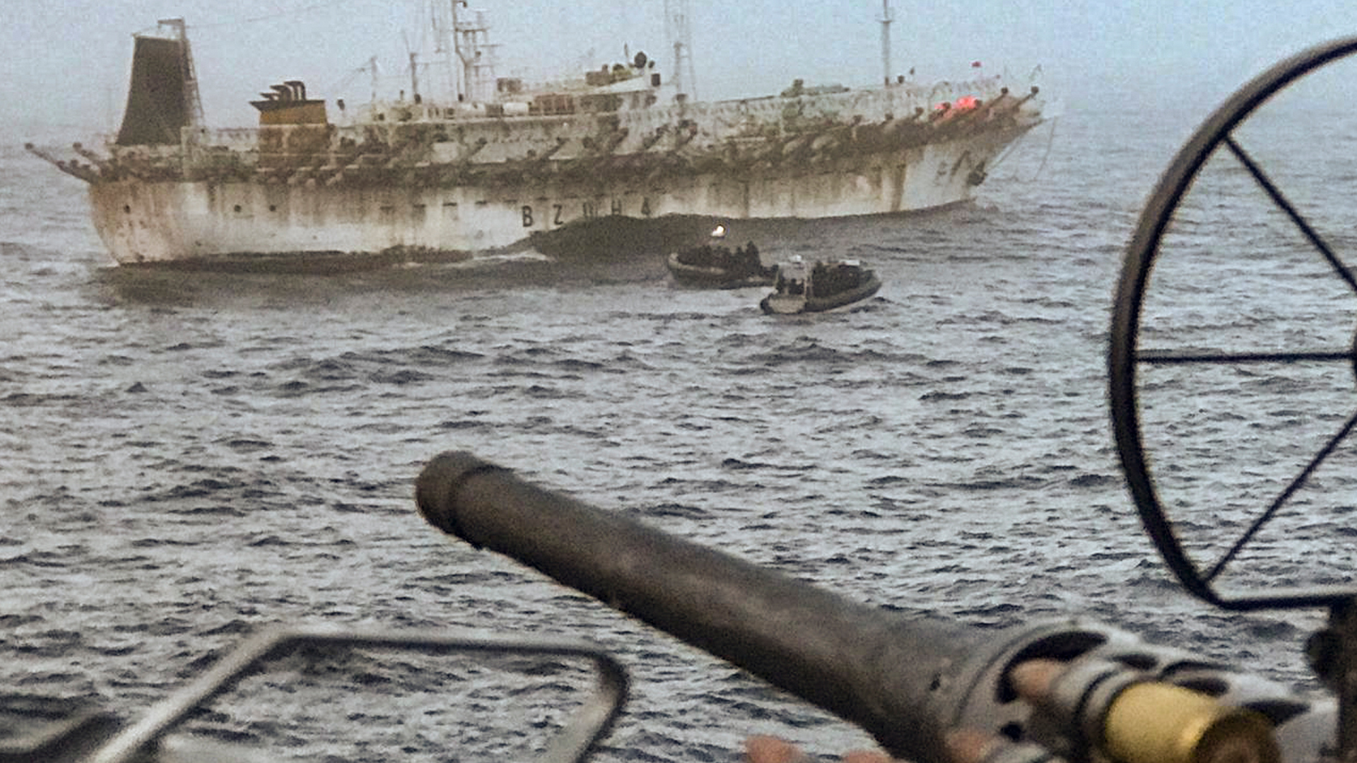La depredación ictícola argentina, por parte de los chinos, afecta ingresos por impuestos en cifras millonarias. Foto: Gentileza Armada Argentina.