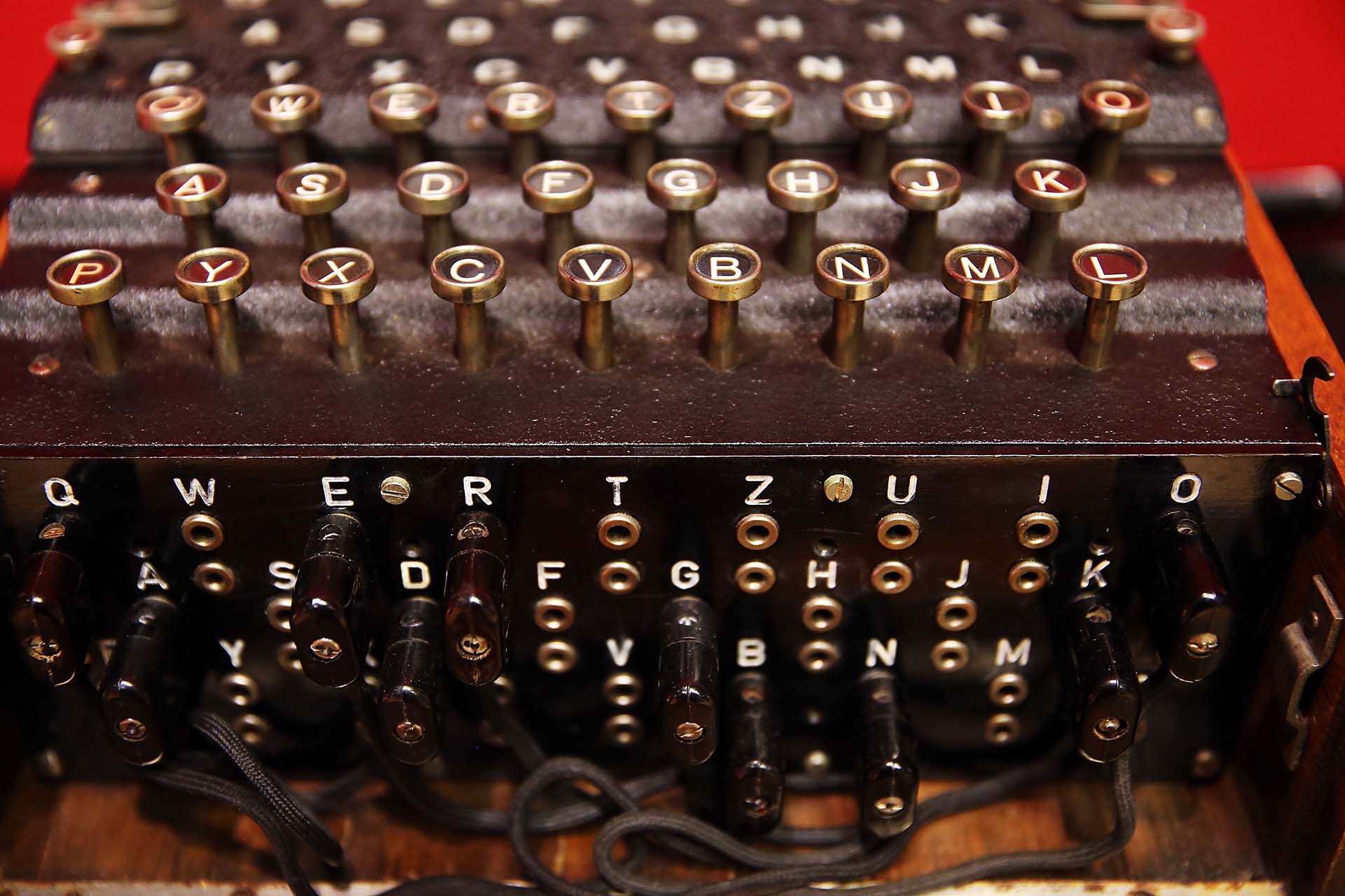 Una máquina de cifrado Enigma, creación de Alan Turing. Fue subastado en Bonham el 9 de abril de 2015 en la ciudad de Nueva York, en por lo menos 1 millón de dólares (Foto de Spencer Platt/Getty Images)