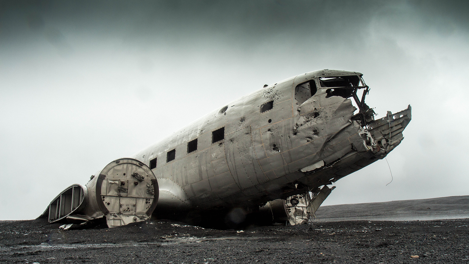 El avión Douglas C-117D abandonado en Islandia. (Unsplash)