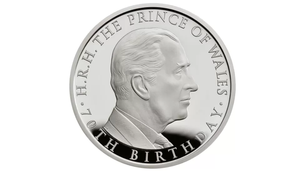 El Reino Unido presentó las primeras monedas con el retrato del rey Carlos III y que circularán a partir de diciembre
