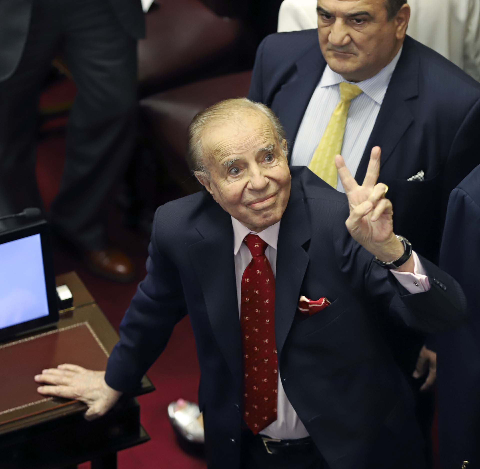 Carlos Menem jurando en 2017 como senador de la Nación por última vez