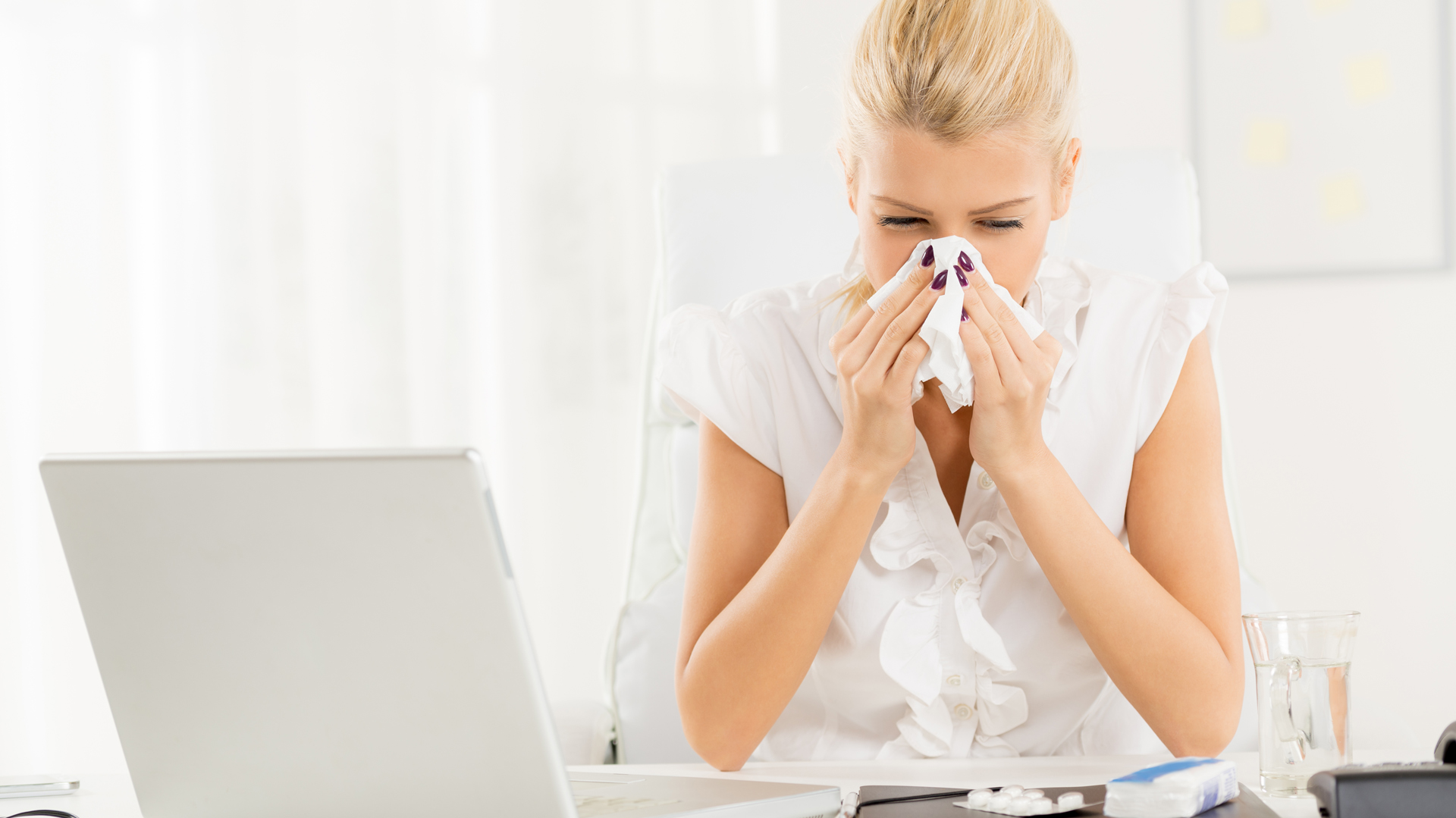Existe un aerosol nasal profiláctico contra las partículas del virus del resfriado común. (Getty)