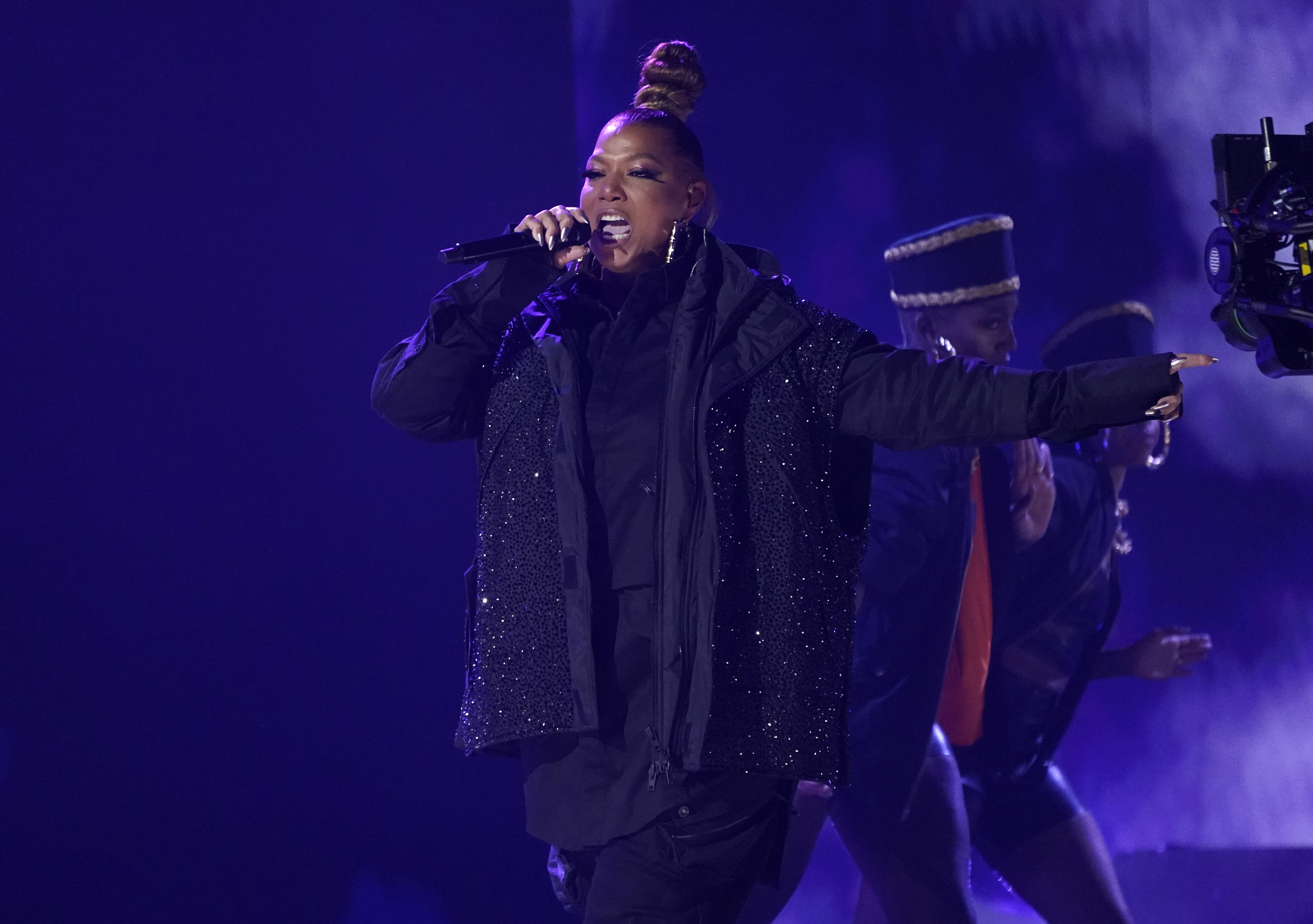 Queen Latifah interpreta "U.N.I.T.Y." en la 65a entrega anual del Grammy el domingo 5 de febrero de 2023, en Los Angeles. (Foto AP/Chris Pizzello)