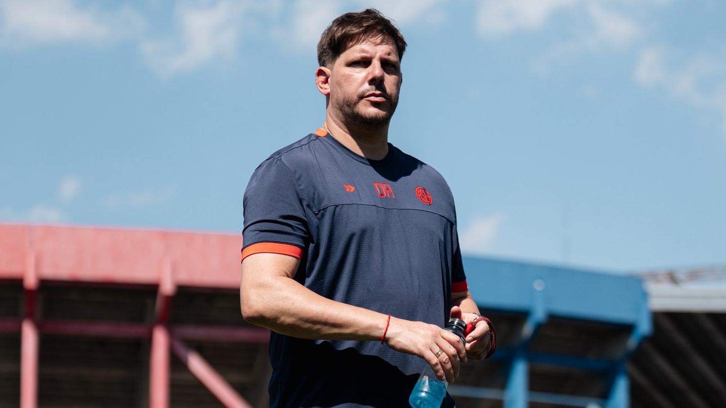 Un policía de la Ciudad respondió a un pedido de auxilio, fue atacado con una cuchilla y baleó al agresor