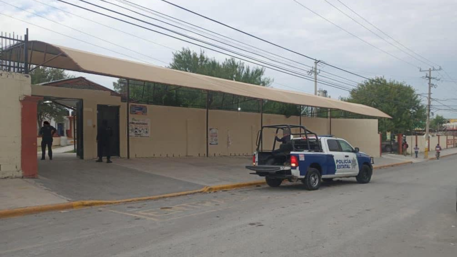 Por amenazas de bomba y balaceras, cientos de estudiantes abandonaron tres escuelas de Tamaulipas 