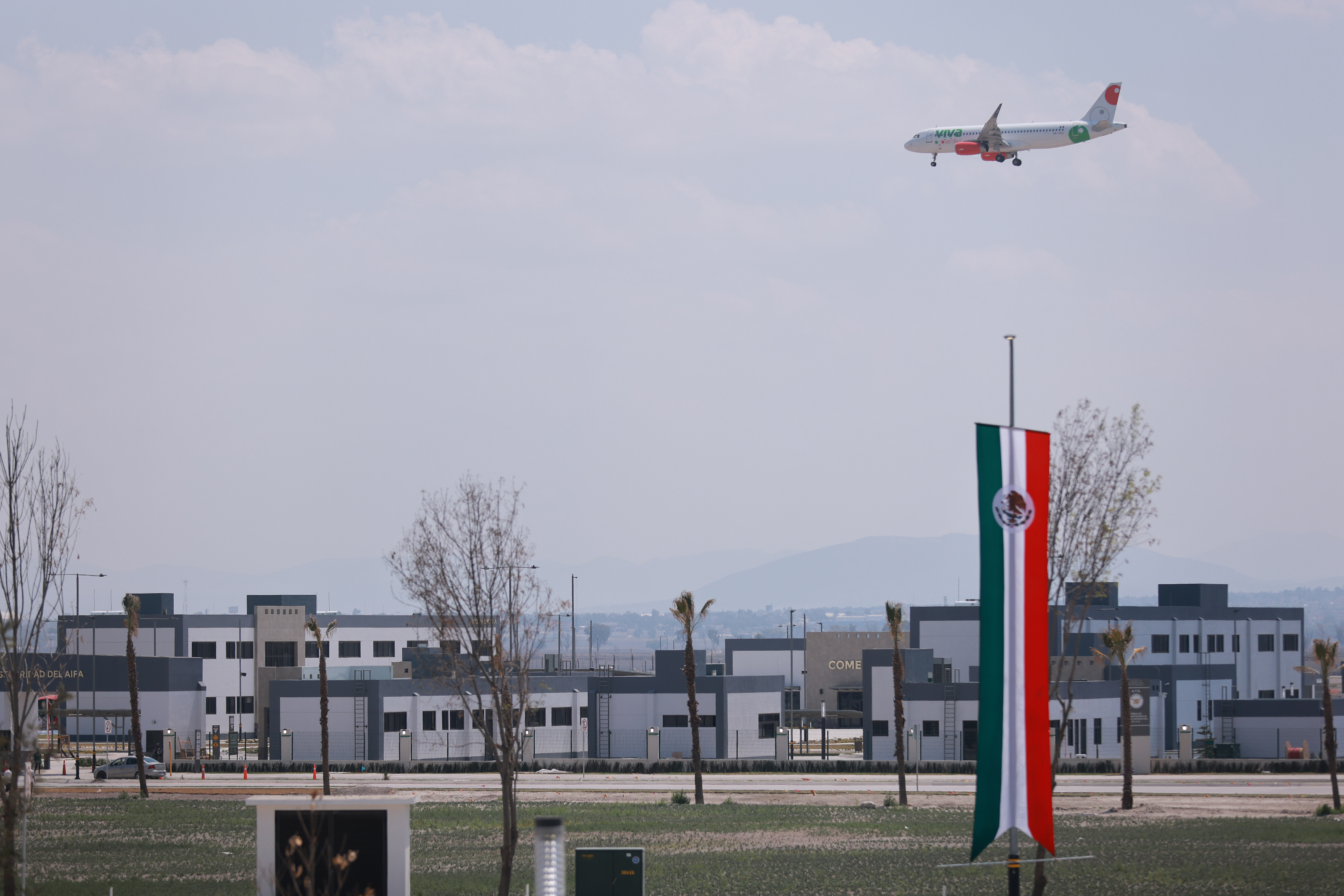 Algunas empresas de transporte aéreo de carga aceptaron el decreto de AMLO para iniciar operaciones en el AIFA (Foto: Gettyimages)