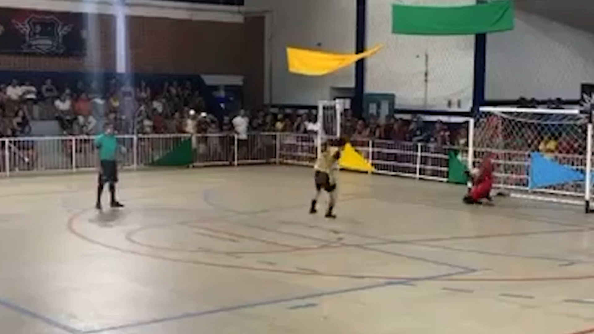 Polémica en España con un futbolista que fue citado por Scaloni: se peleó con los hinchas, buscó irse pero ahora pidió disculpas para volver a jugar