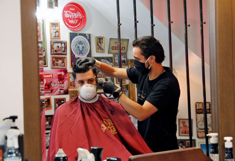 Los cortes de pelo no tienen influencia en su crecimiento, según los expertos (REUTERS/Murad Sezer)