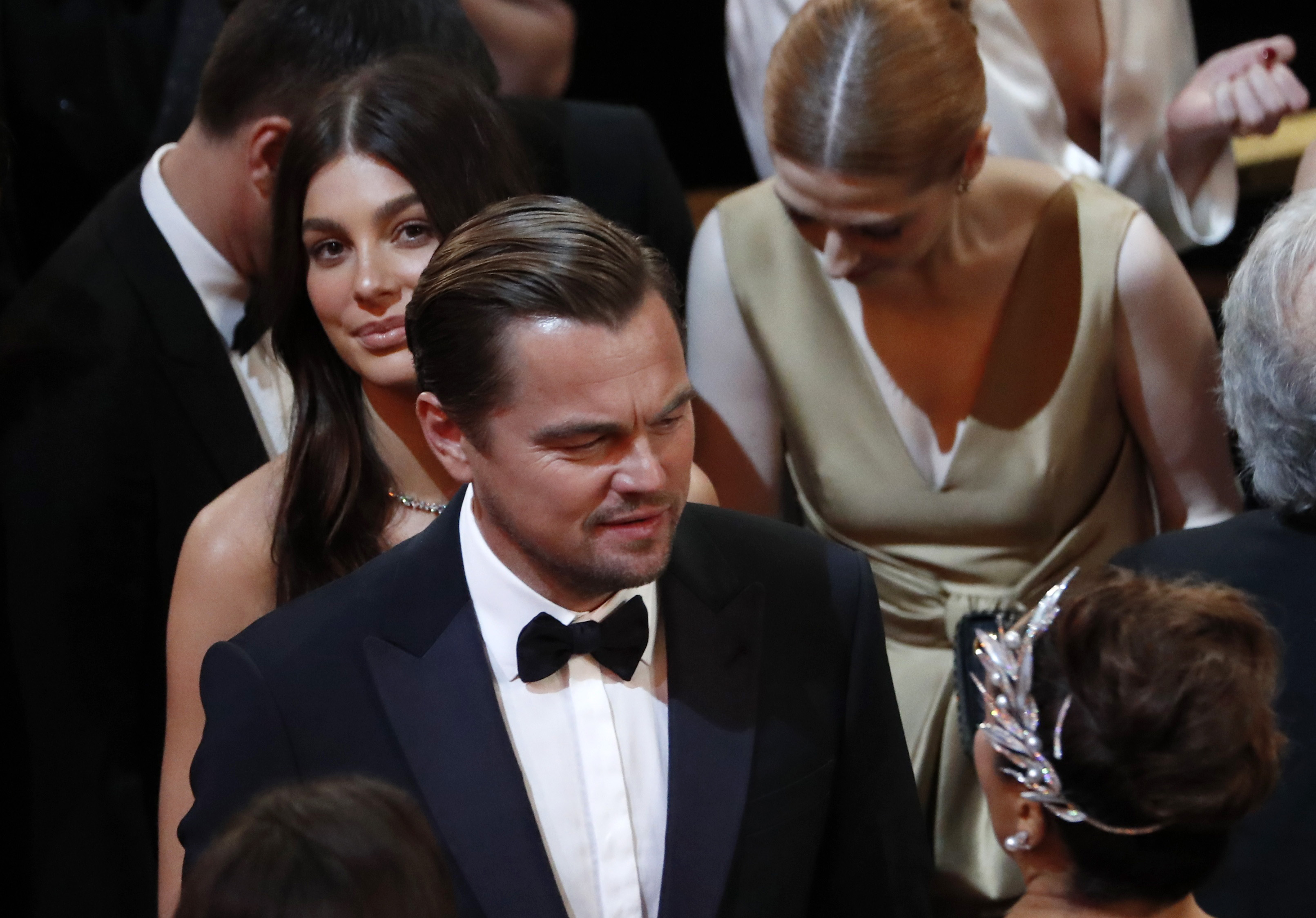 Leonardo DiCaprio y Camila Morrone asisten a los 92º premios de la Academia en Hollywood, Los Ángeles, California, 9 de febrero de 2020 (Reuters)