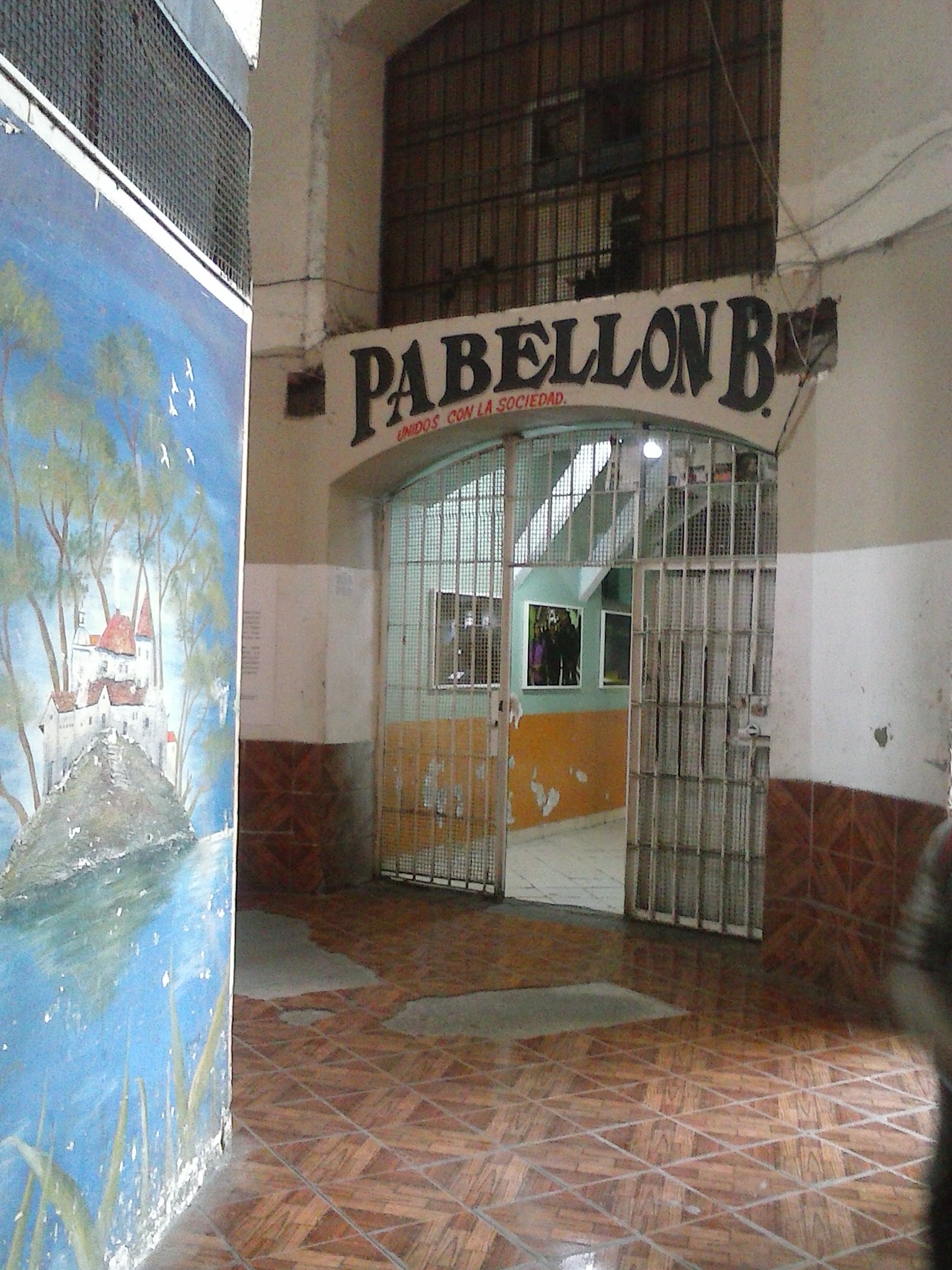 Ingreso al Pabellón B, considerado el más peligros del Penal Gabriel García Moreno. (Foto: Gisela Veliz).