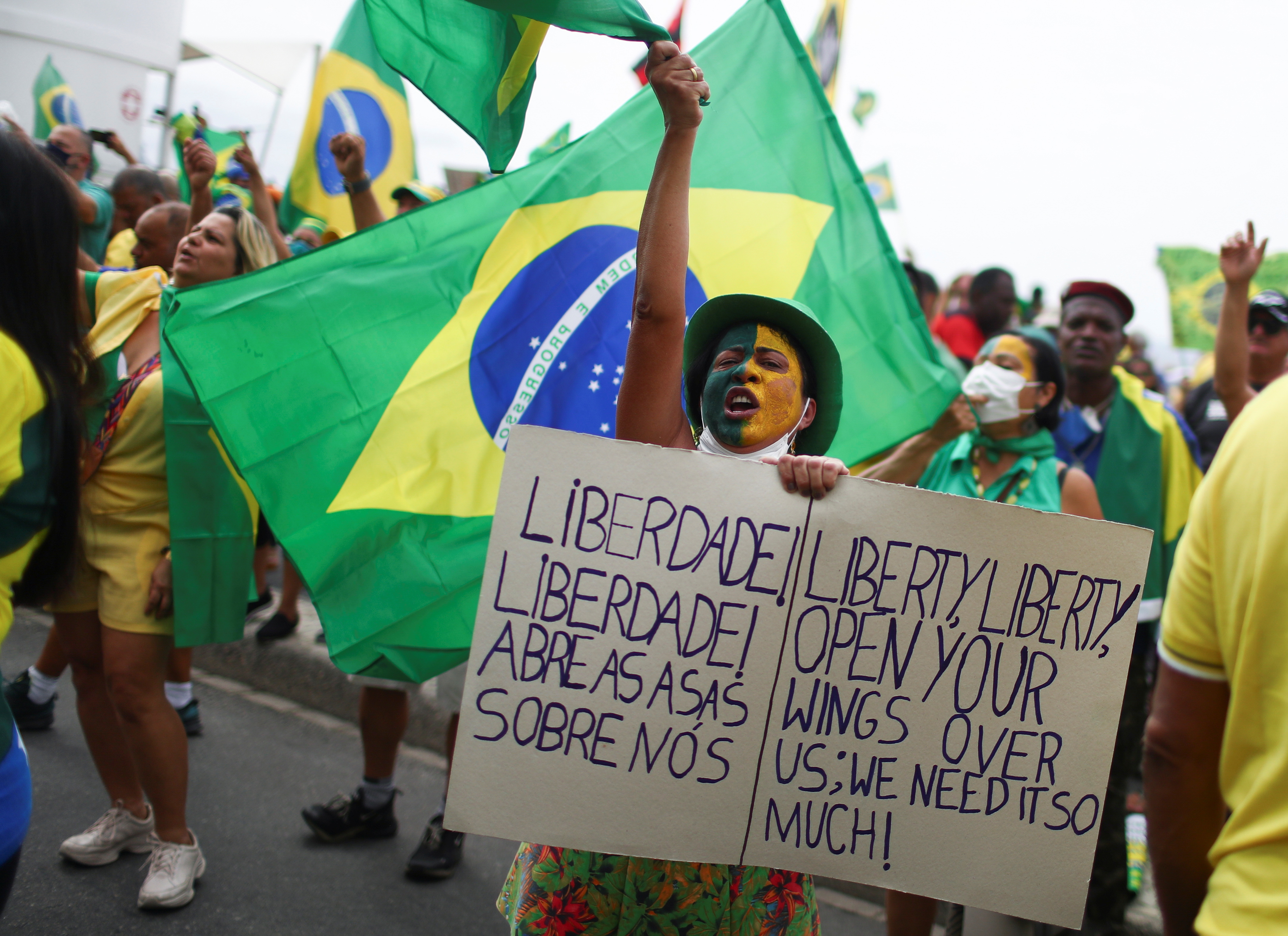 Manifestantes a favor de Jair Bolsonaro (REUTERS/Pilar Olivares)