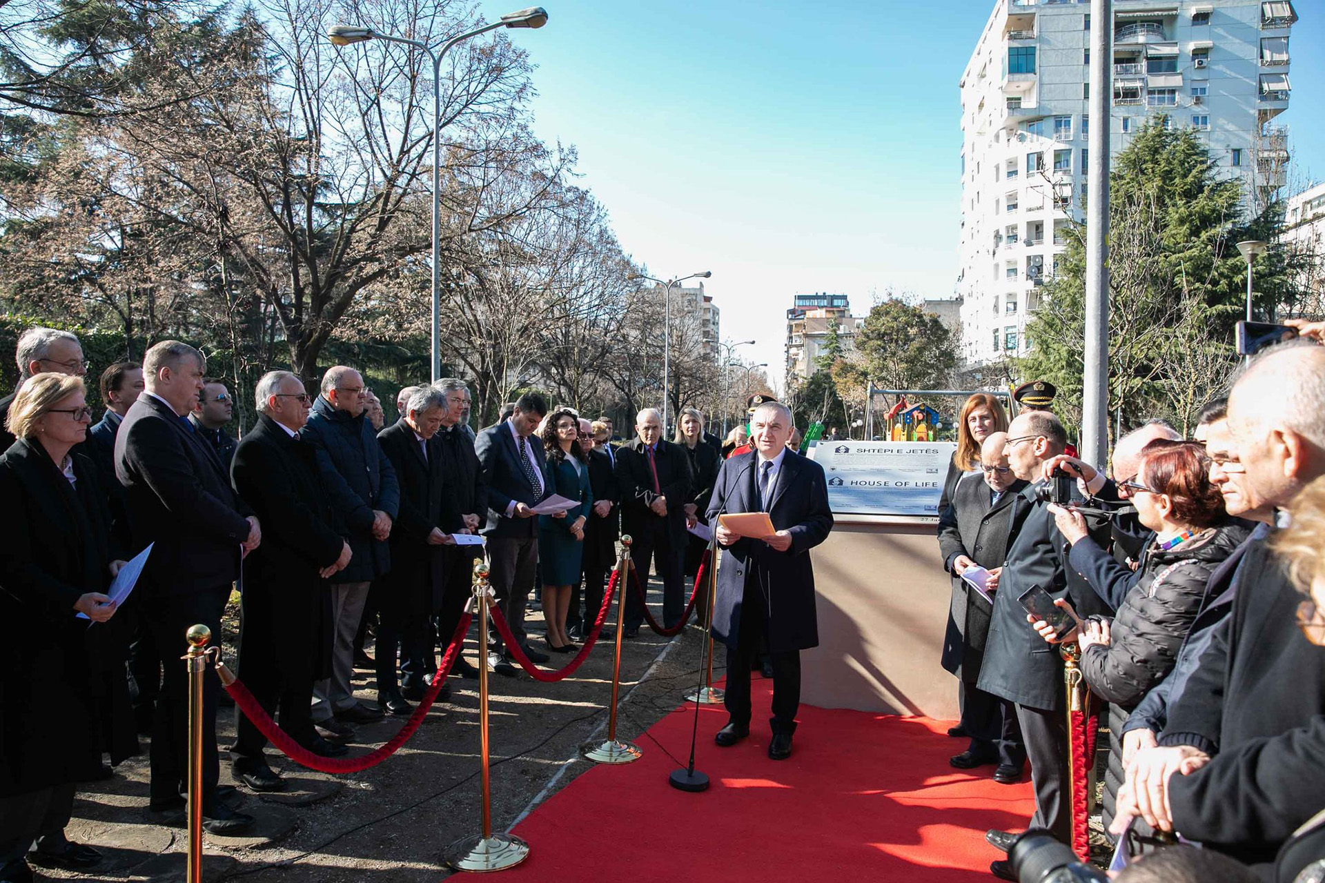 El Presidente de Albania, Ilir Meta, al inaugurar el Memorial Casa de Vida en Tirana, en enero de 2019 (Oficina de la Presidencia de Albania)