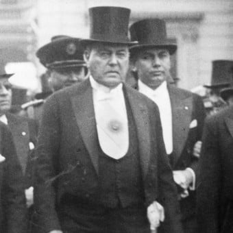 "Hoy estamos ante la efectividad gloriosa de tan enorme jornada y el encanto soñador se transformó en la realidad que nos hace sentir la magnífica verdad de la patria", dijo el flamante presidente