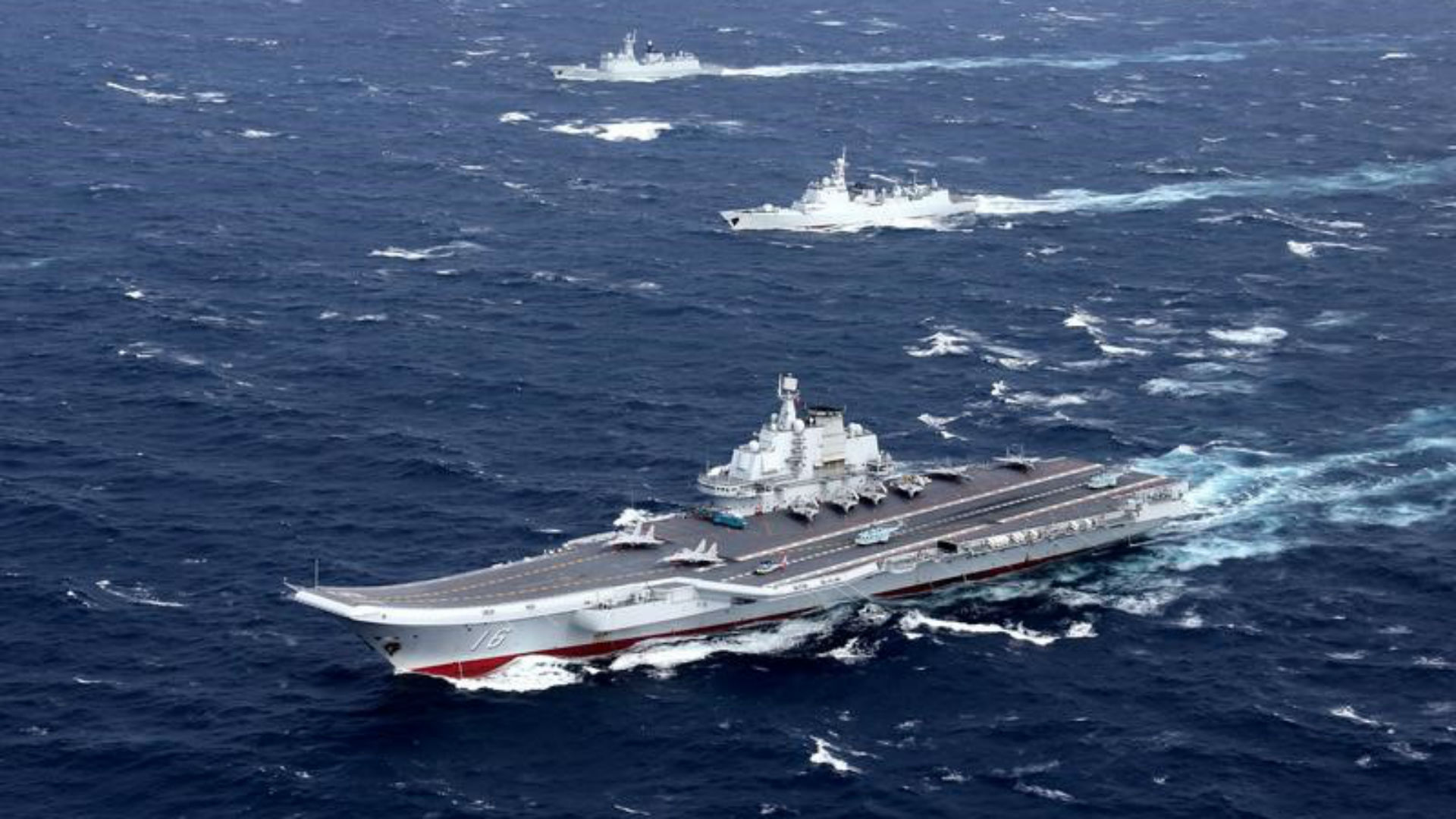 El porta aviones chino Liaoning en el Mar de China Meridional (Reuters)