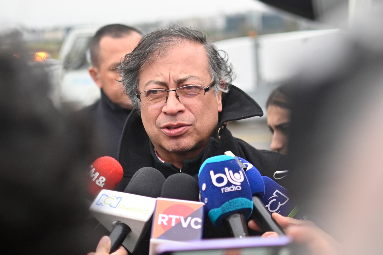 President of Colombia, Gustavo Petro, supported Defense Minister Iván Velásquez from Davos, Switzerland, over Guatemalan accusations